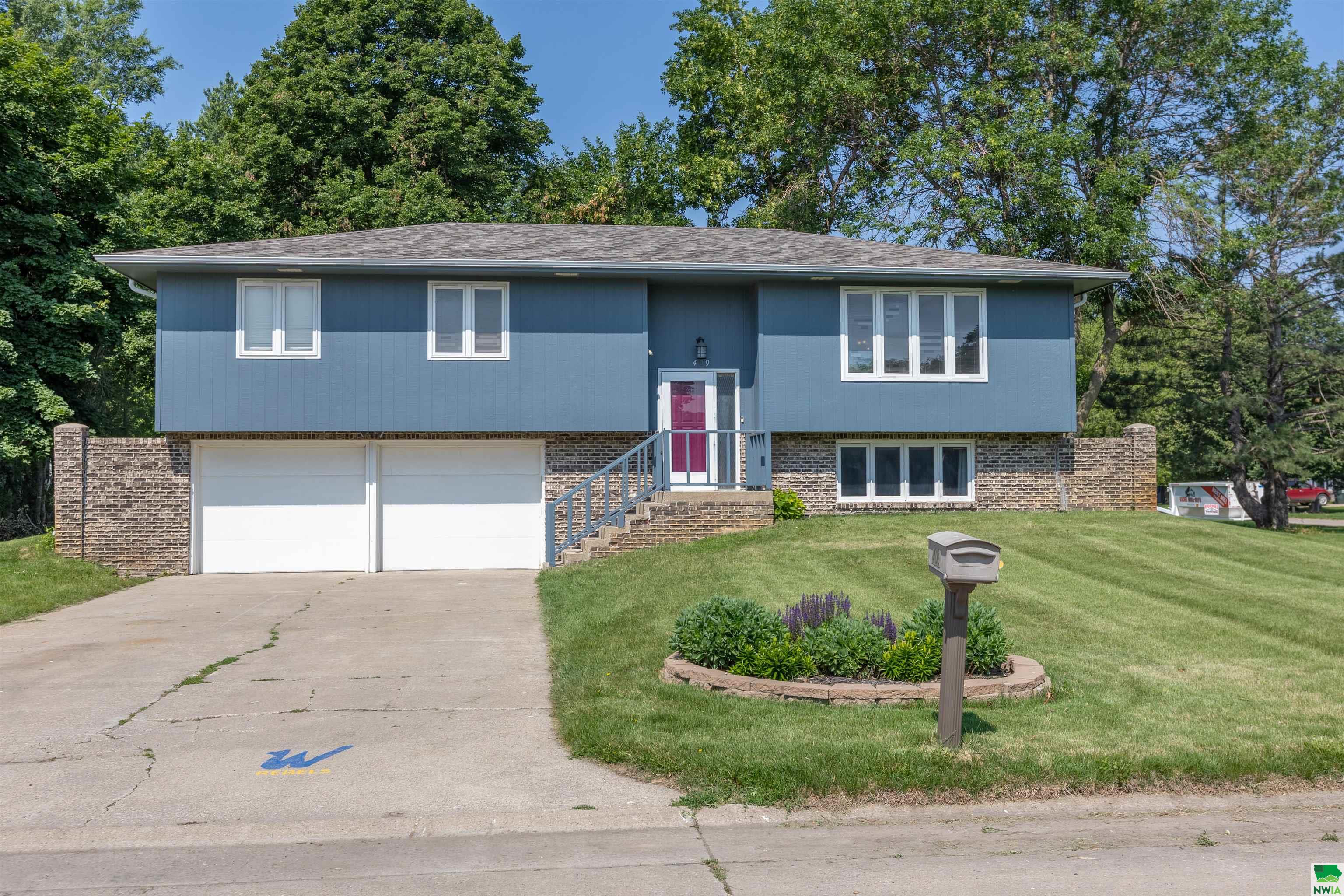409 Eastview Dr, Sloan, IA 51055 