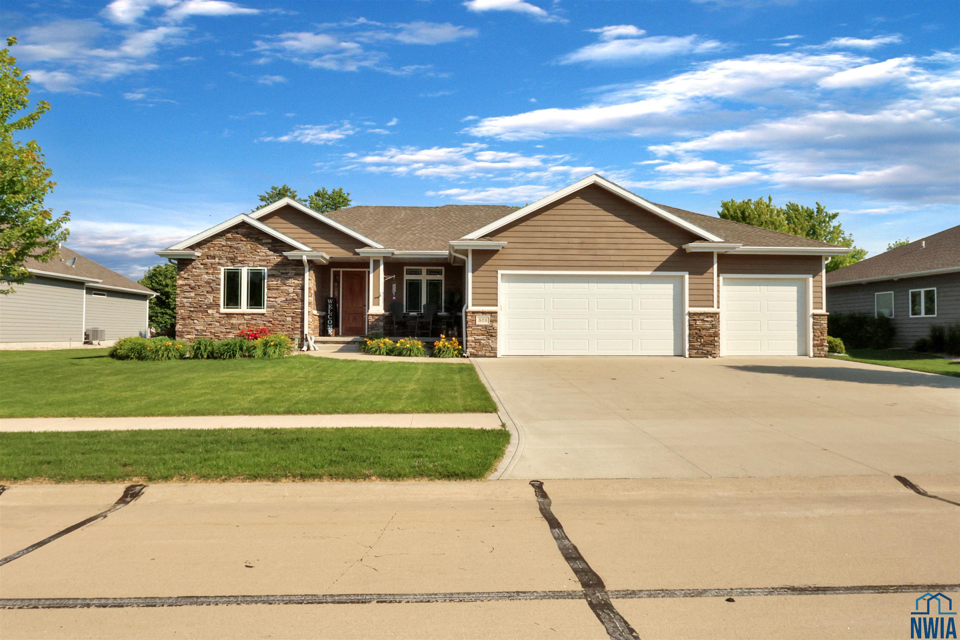 573 Sandstone Circle, Dakota Dunes, SD 57049 