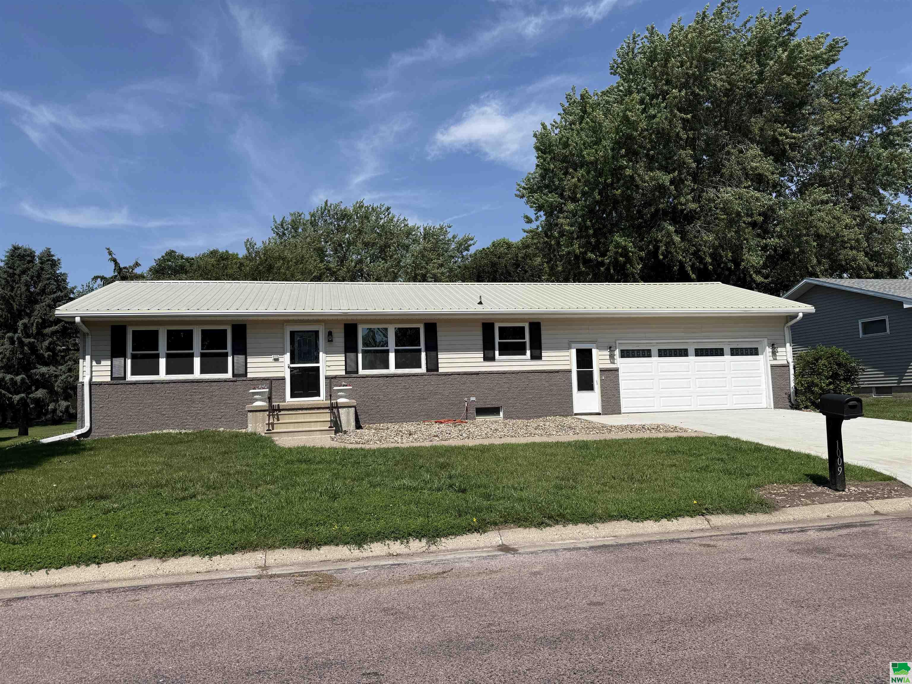 1009 Thunderbird Drive, Hawarden, IA 51023 