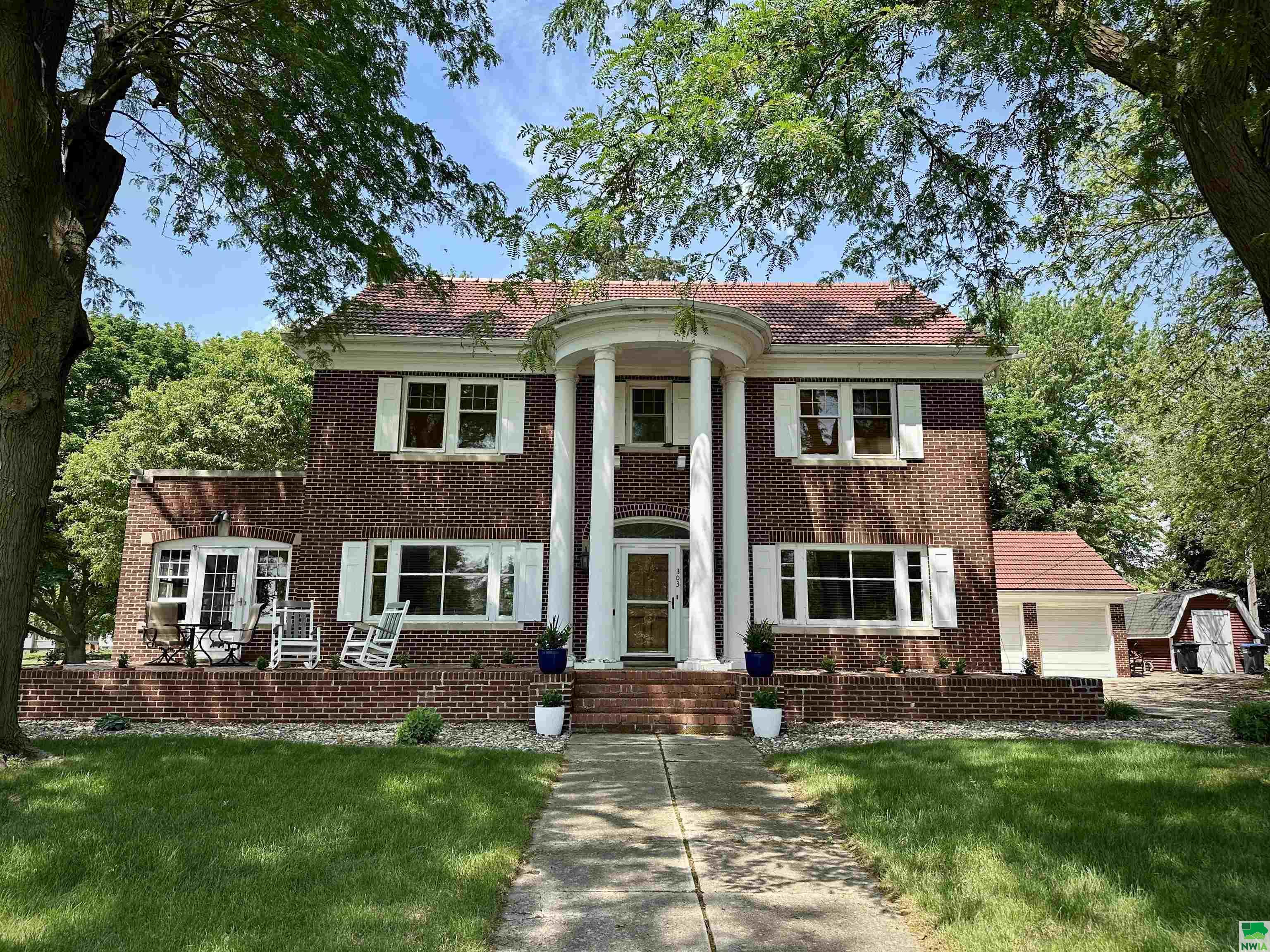 303 LAKESHORE DR E, Storm Lake, IA 50588 
