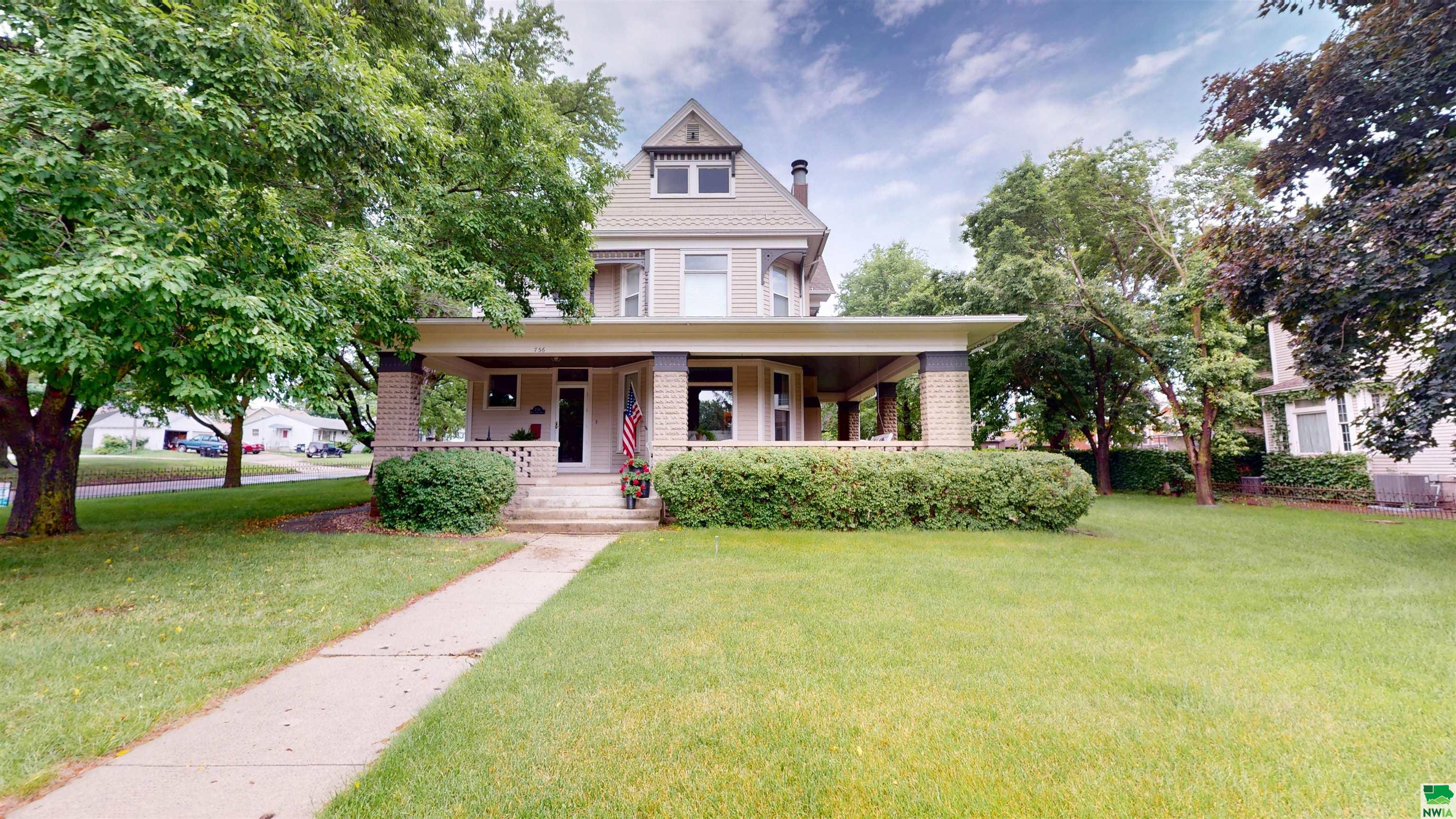 736 CEDAR ST W, Cherokee, IA 51012 