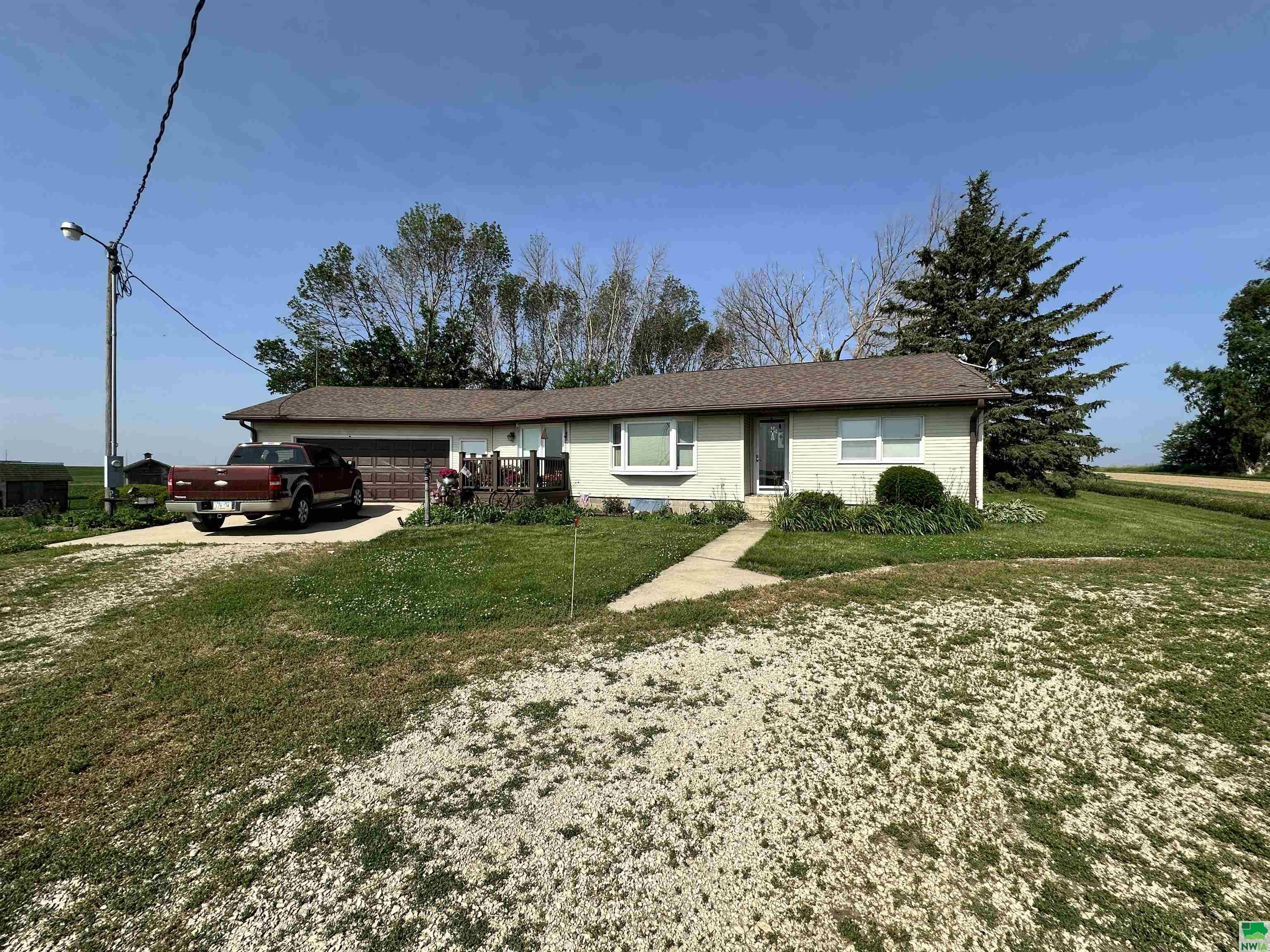 654 580th St, Cleghorn, IA 51014 