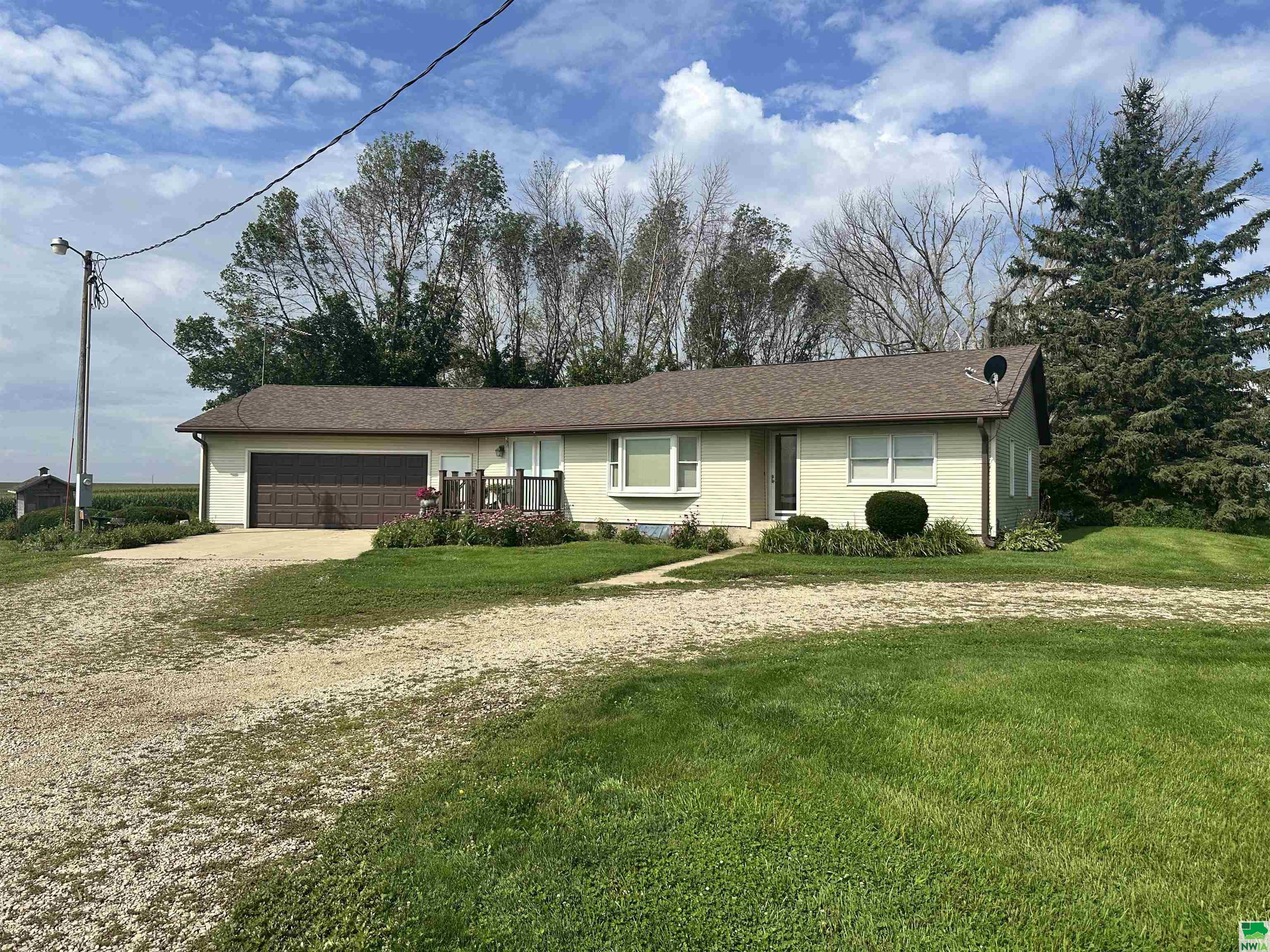 654 580th St, Cleghorn, IA 51014 