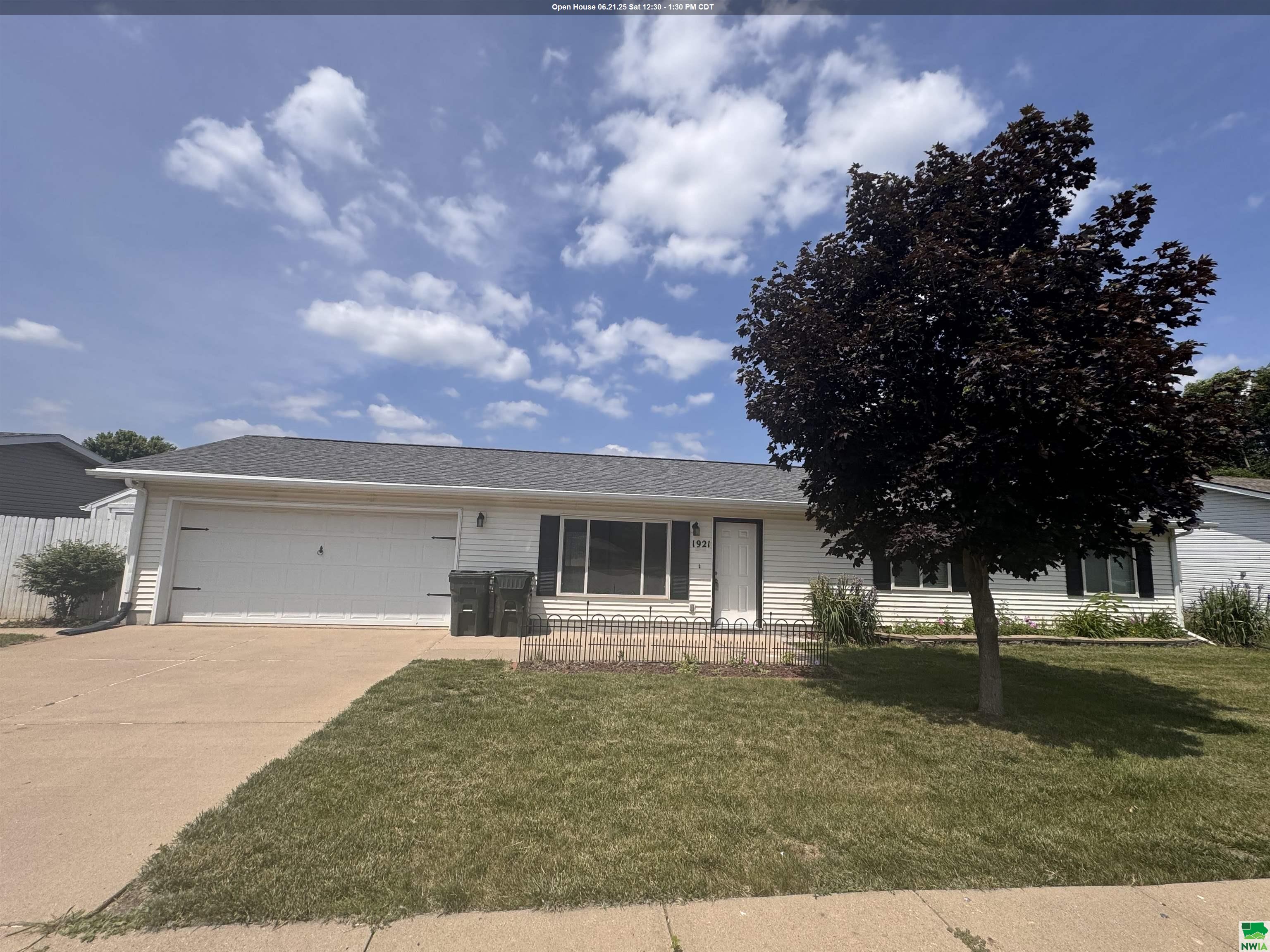 1921 Fairbanks St, Sioux City, IA 51109 