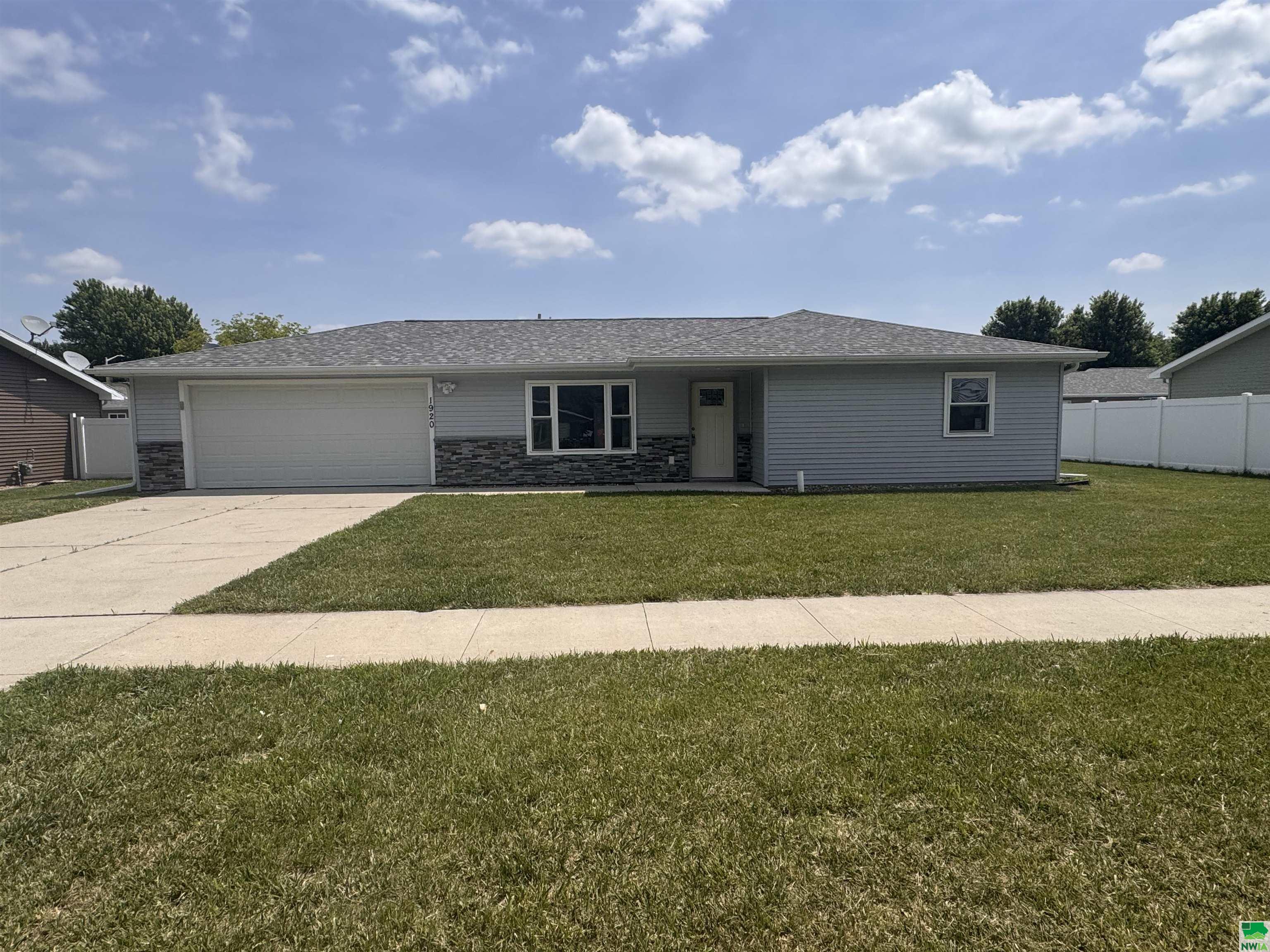 1920 Beck St, Sioux City, IA 51109 