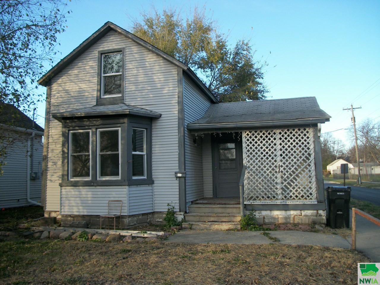 122 Cherry St E, Cherokee, IA 51012 