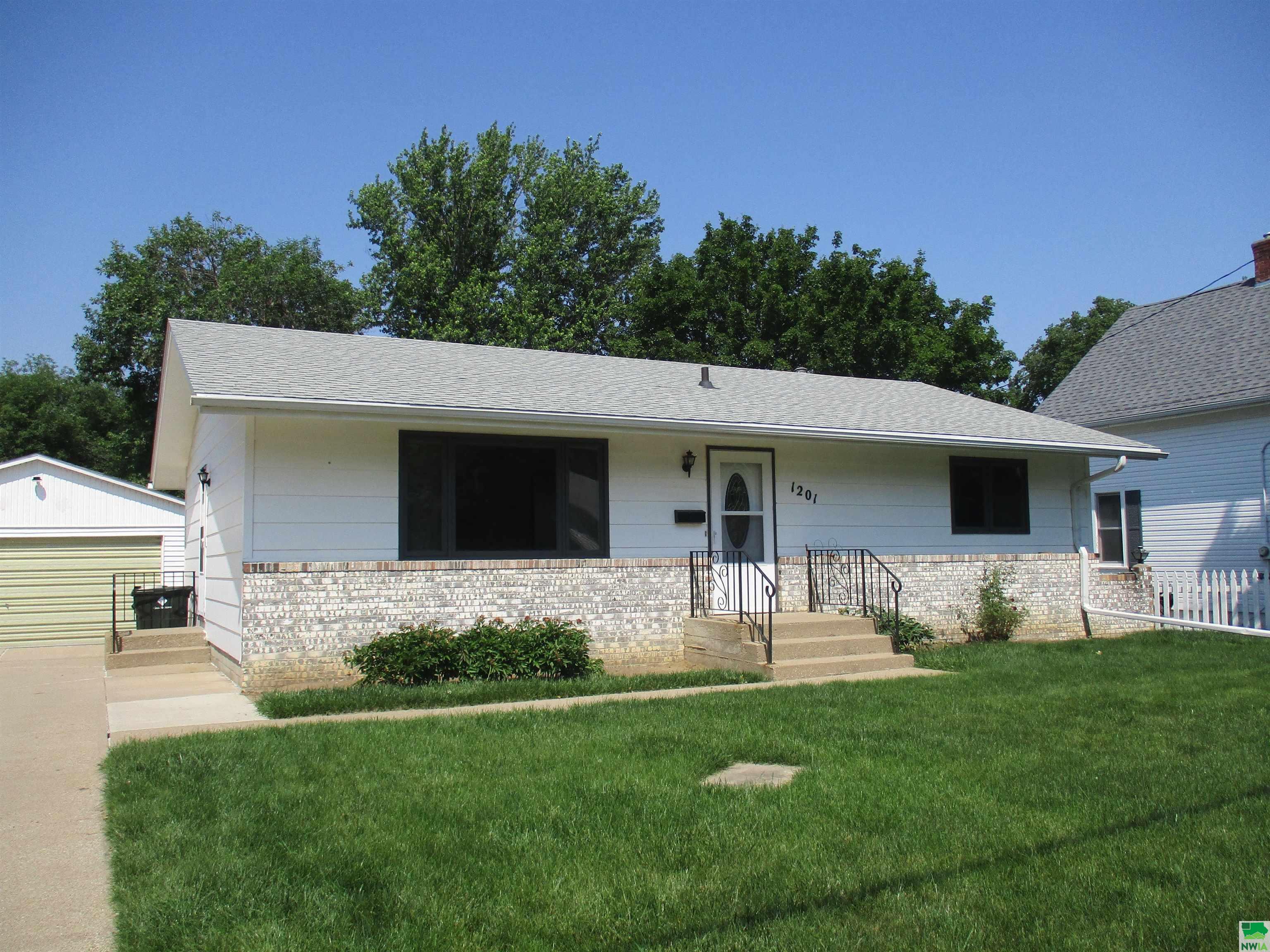 1201 Irene St S, Sioux City, IA 51106 