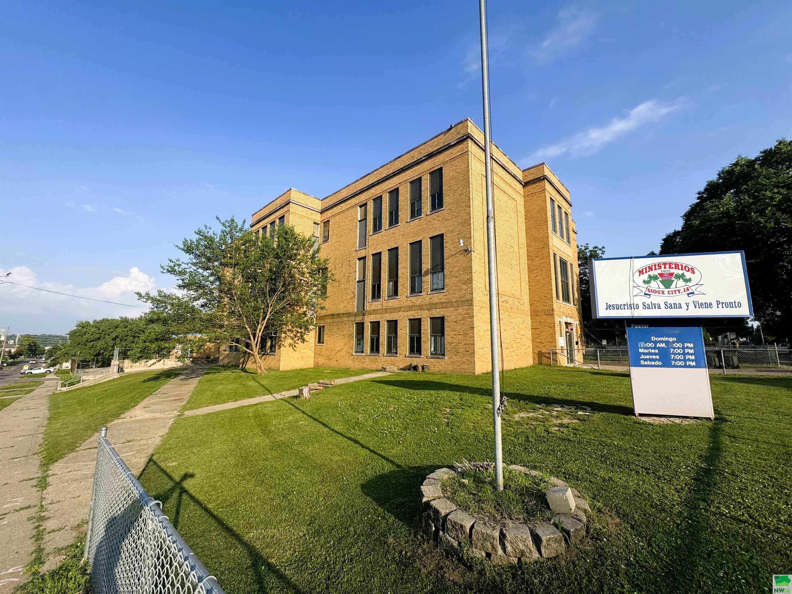 1022 JENNINGS ST, Sioux City, IA 51105 