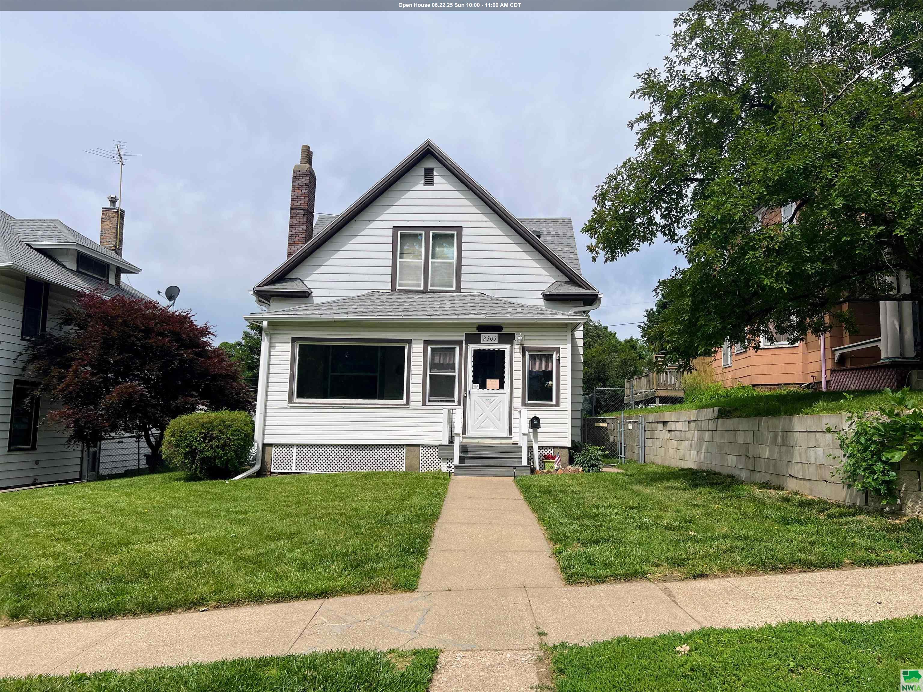 2305 GRANDVIEW BLVD, Sioux City, IA 51104 