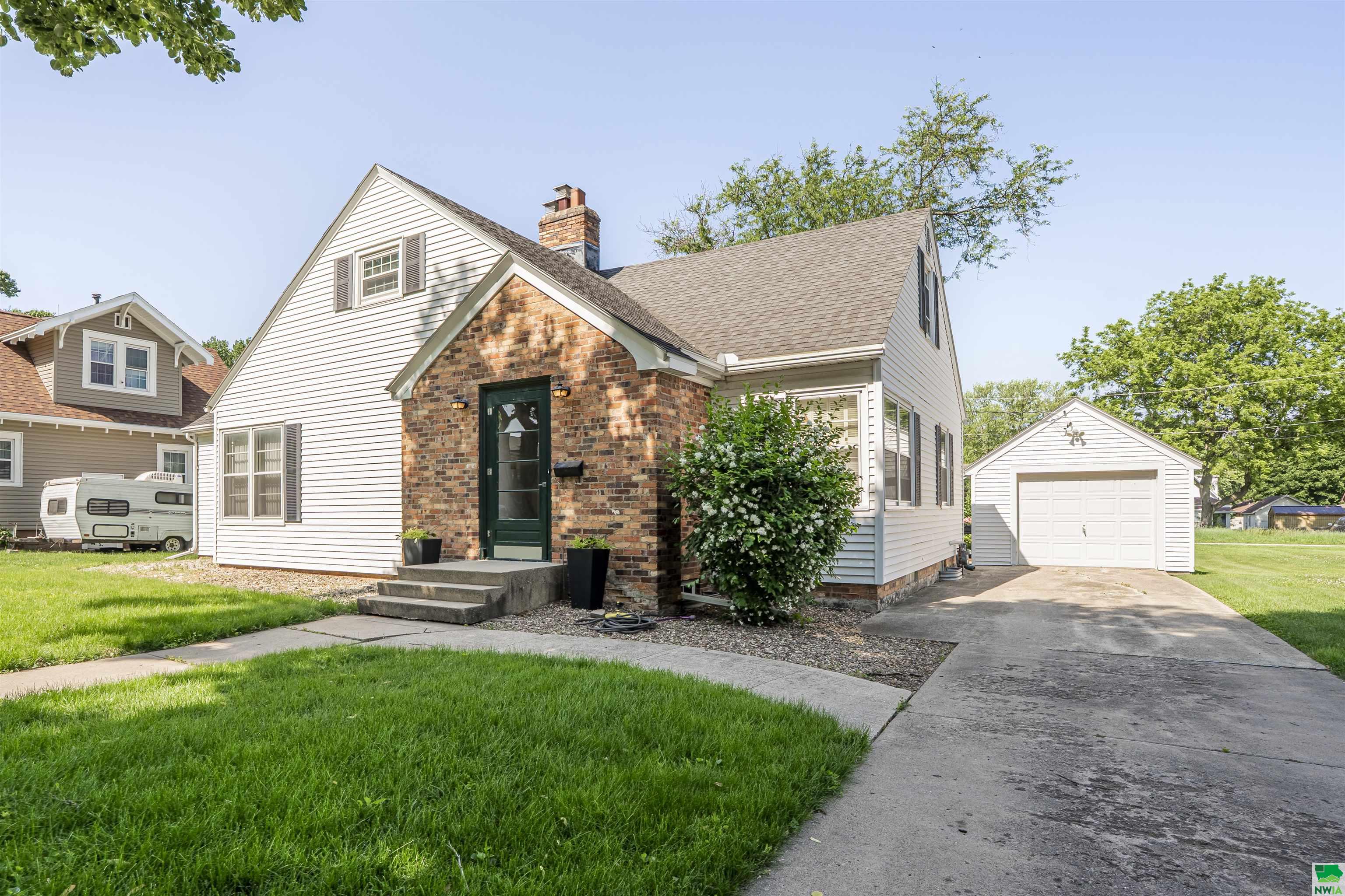 515 1st Ave SW, LeMars, IA 51031 