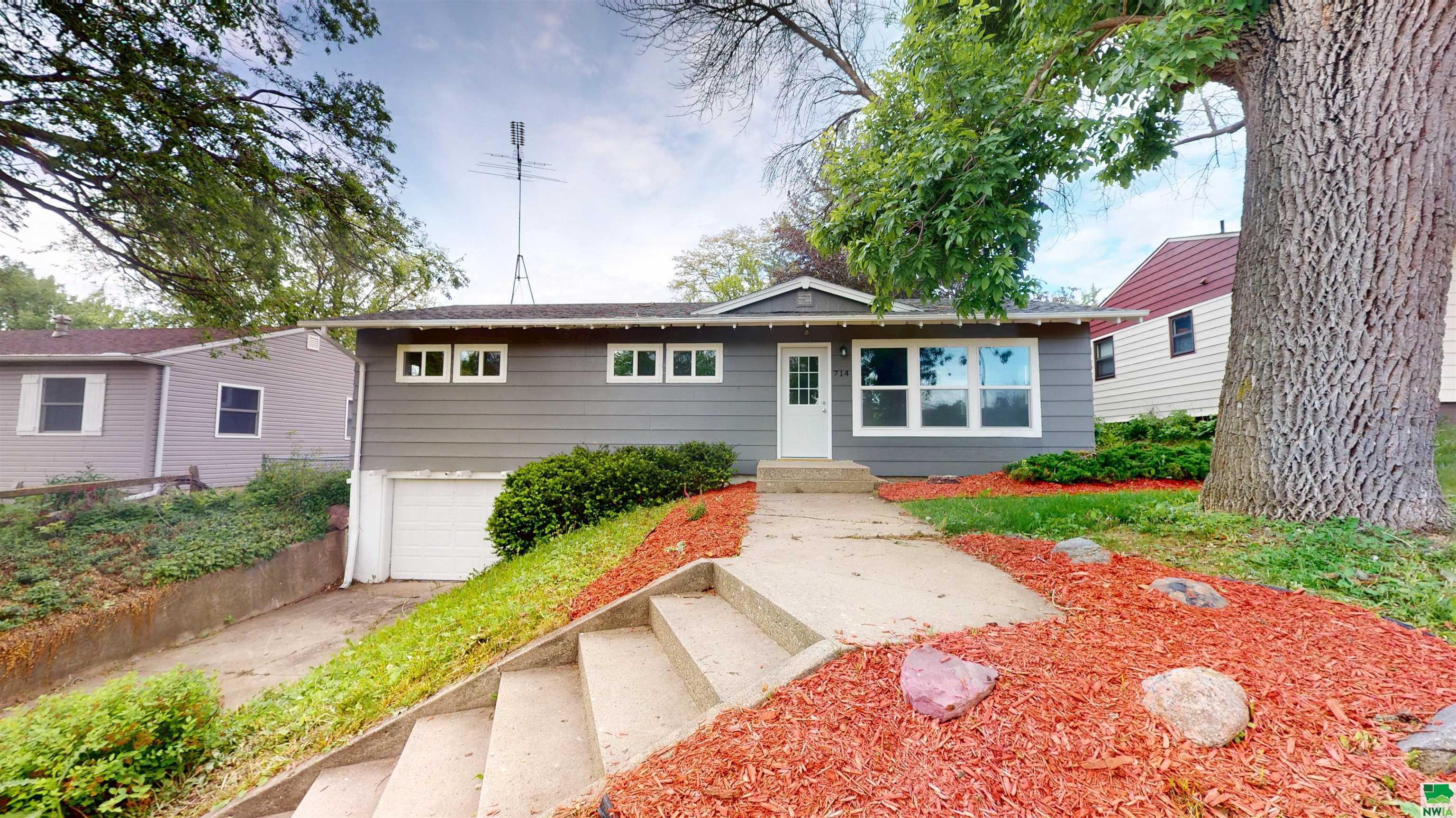 714 11TH ST N, Cherokee, IA 51012 