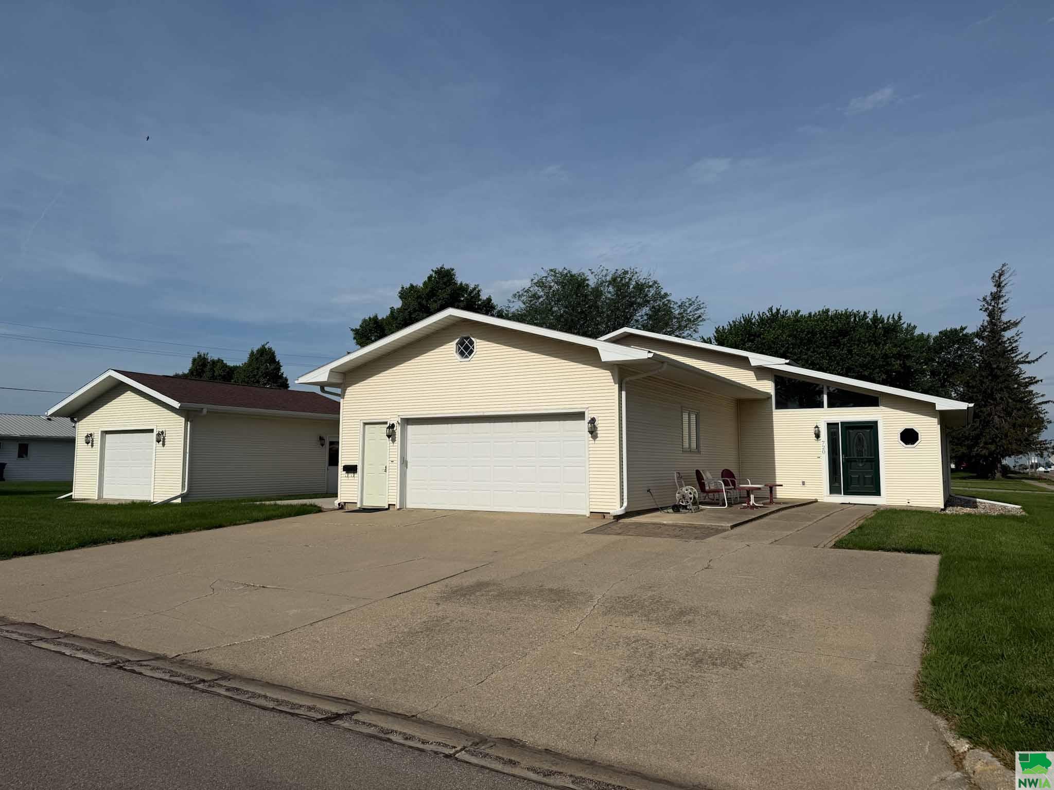 720 Garfield St, Granville, IA 51022 