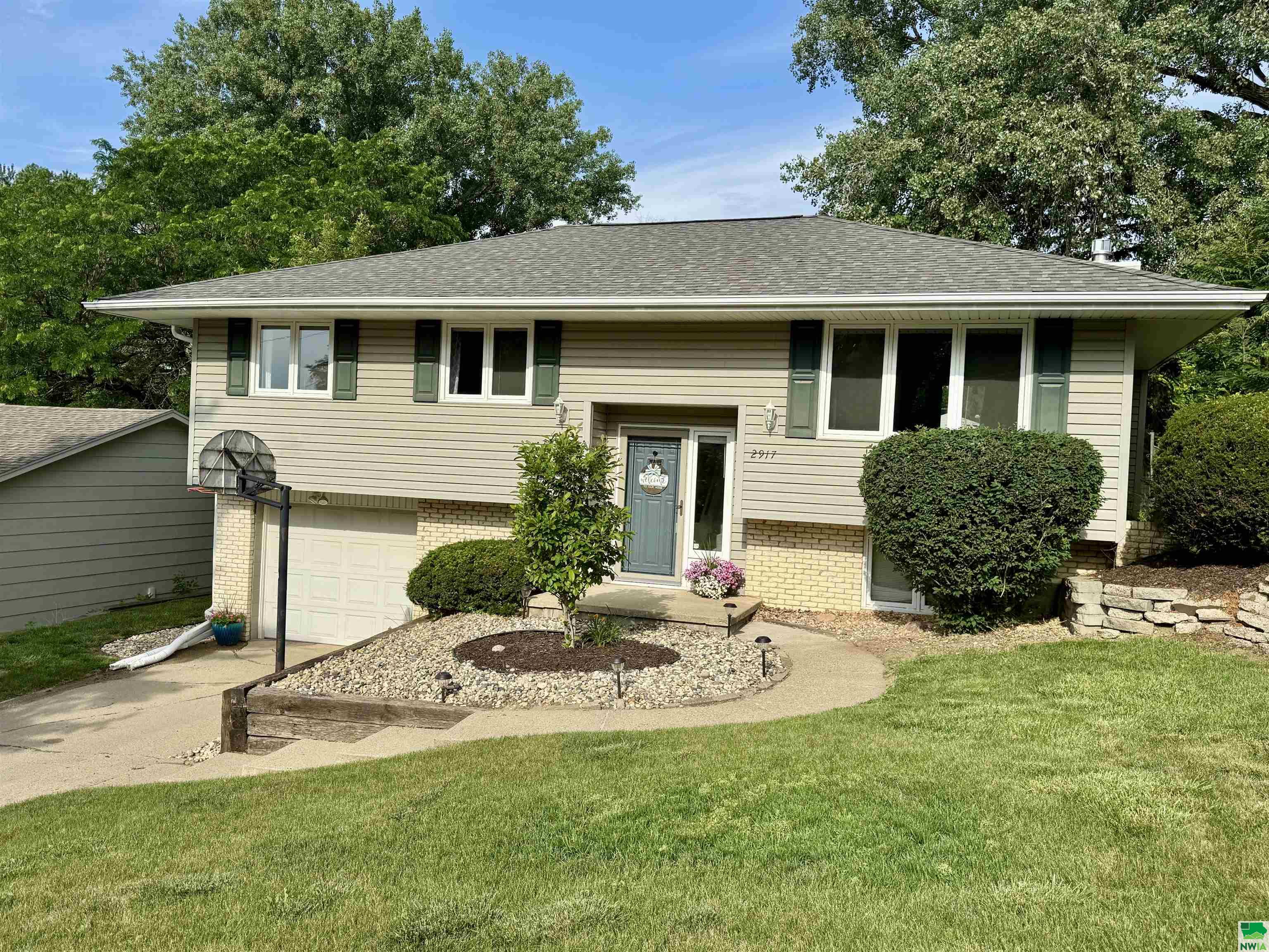 2917 S Martha Street, Sioux City, IA 51106 
