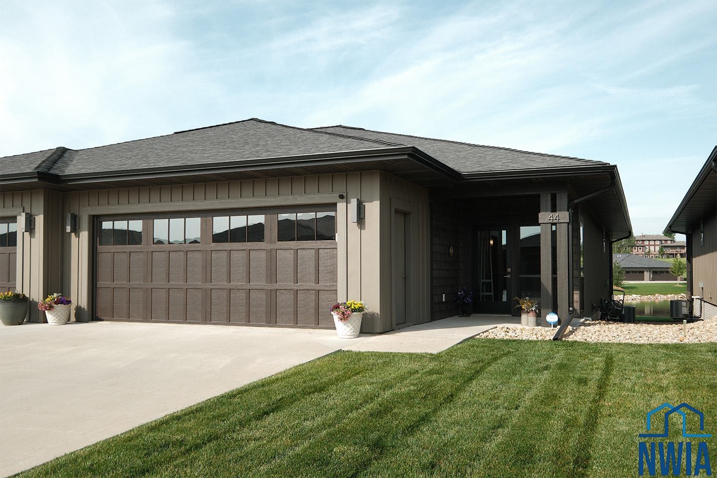 1351 13th Ave SE, Unit #44, Sioux Center, IA 51250 