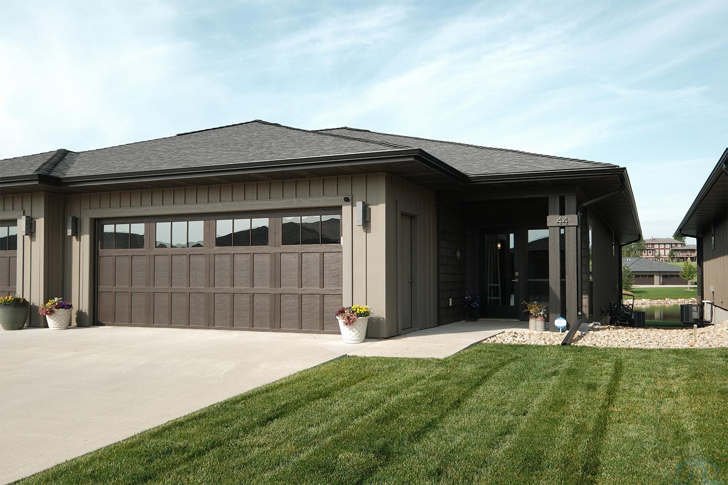 1351 13th Ave SE, Unit #44, Sioux Center, IA 51250 