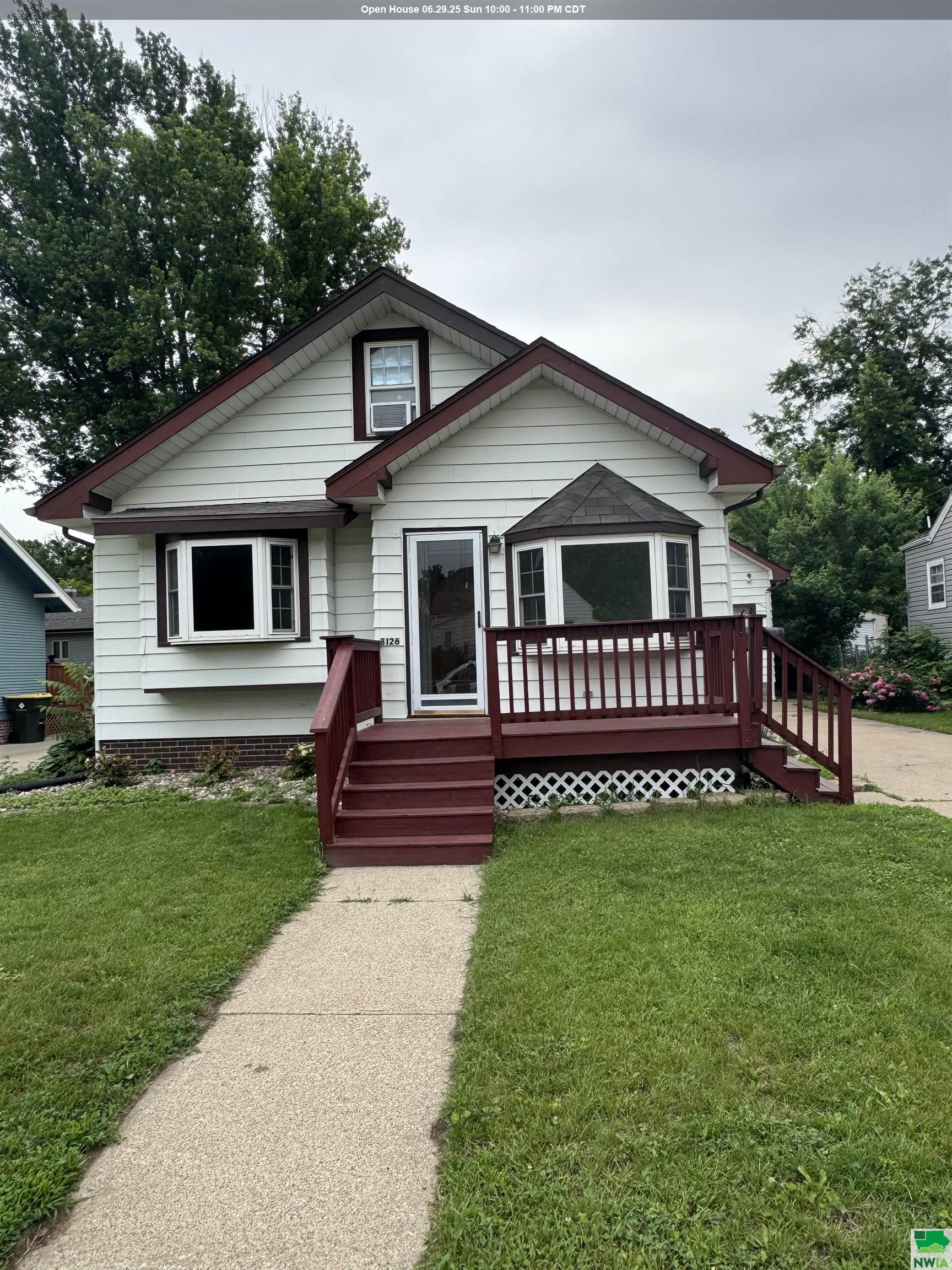3126 Summit St, Sioux City, IA 51104 
