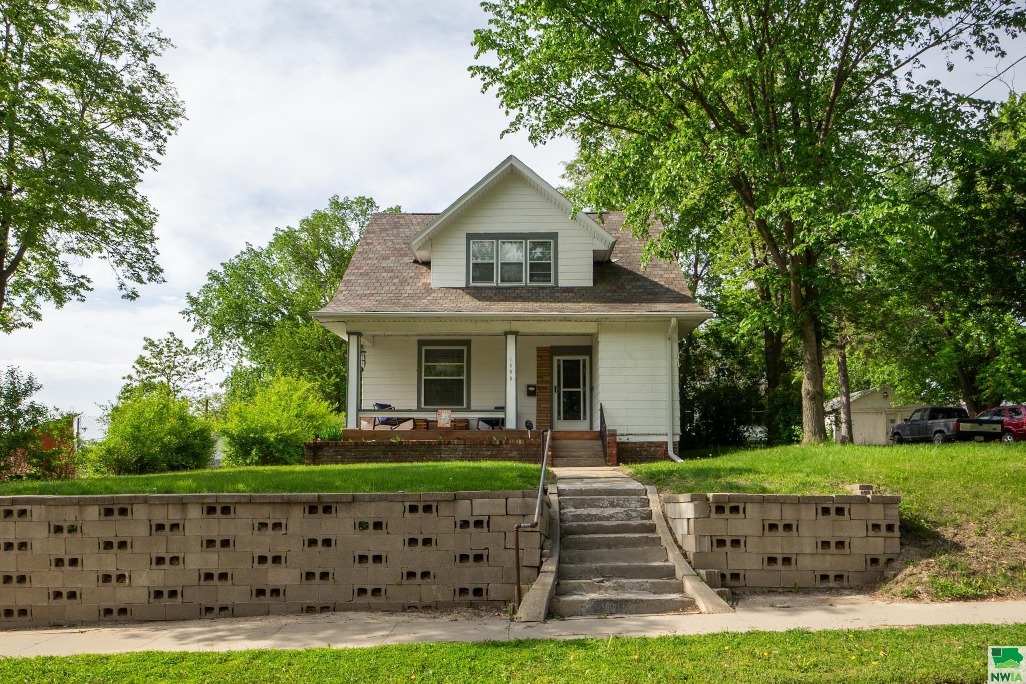 1400 27TH ST, Sioux City, IA 51104 