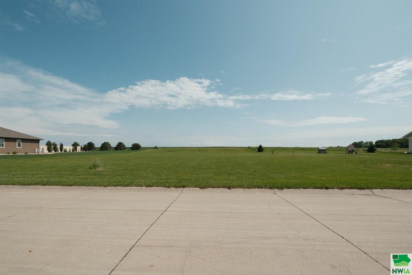 1541 Sunrise Trail, Sioux Center, IA 51250 