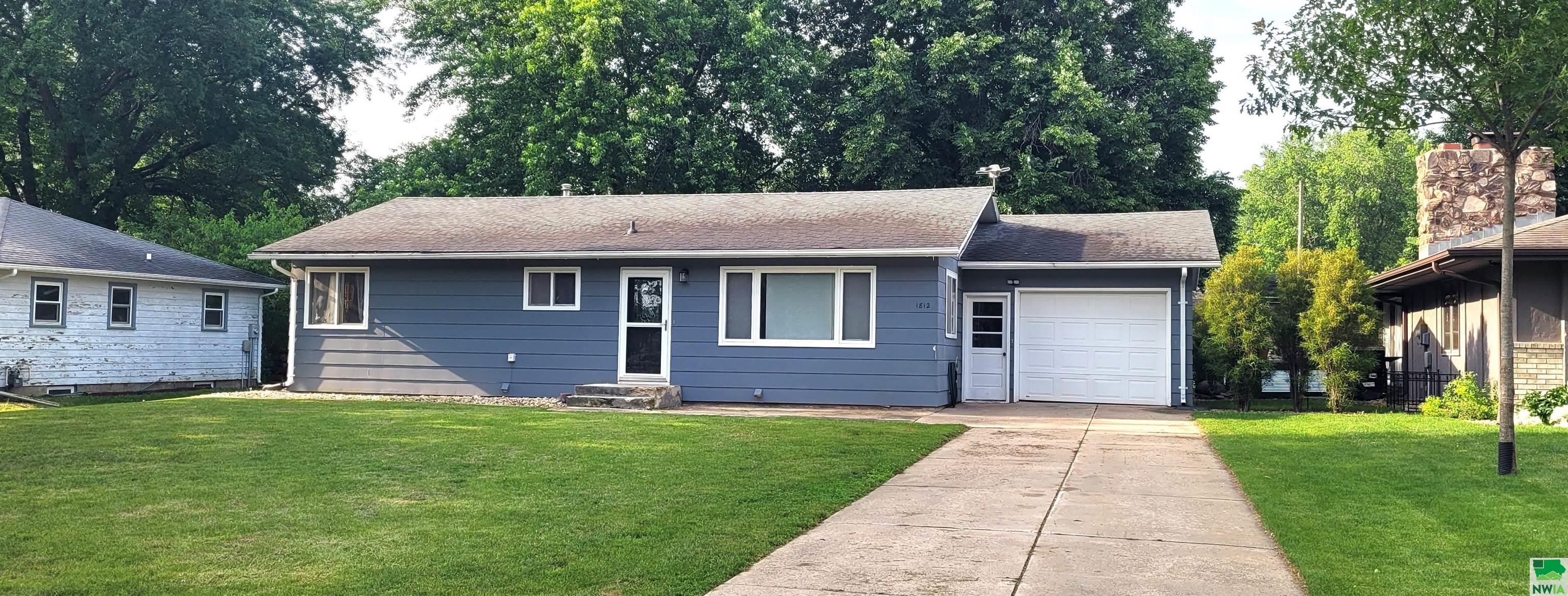 1812 9th Street E, Sheldon, IA 51201 