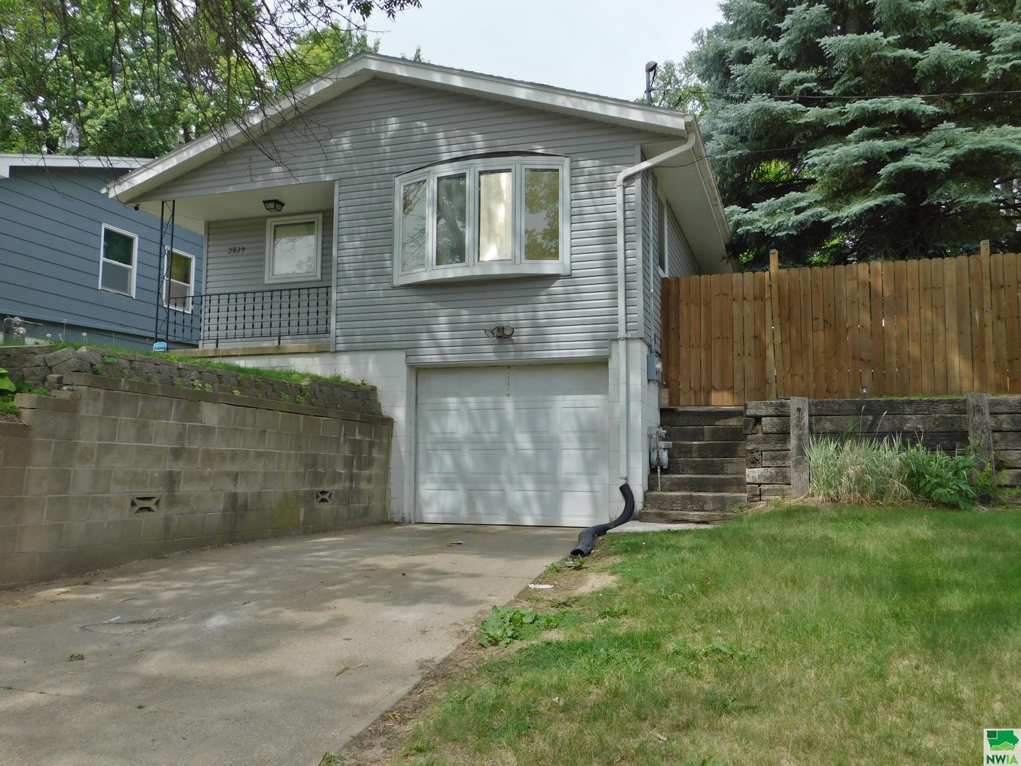 2829 Morgan St, Sioux City, IA 51104 