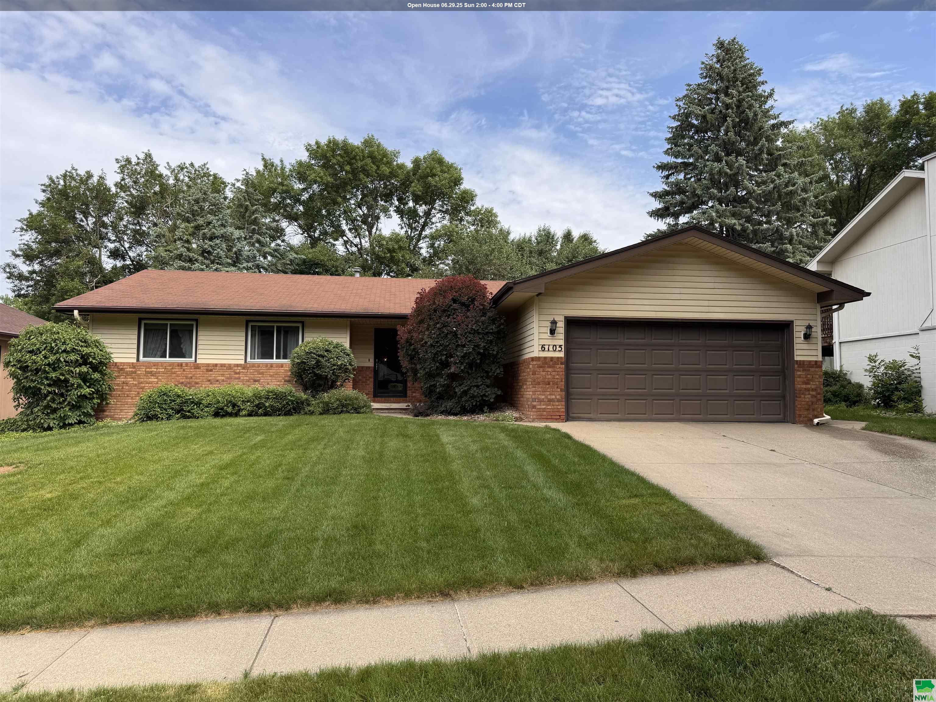 6105 Pine View Dr, Sioux City, IA 51106 
