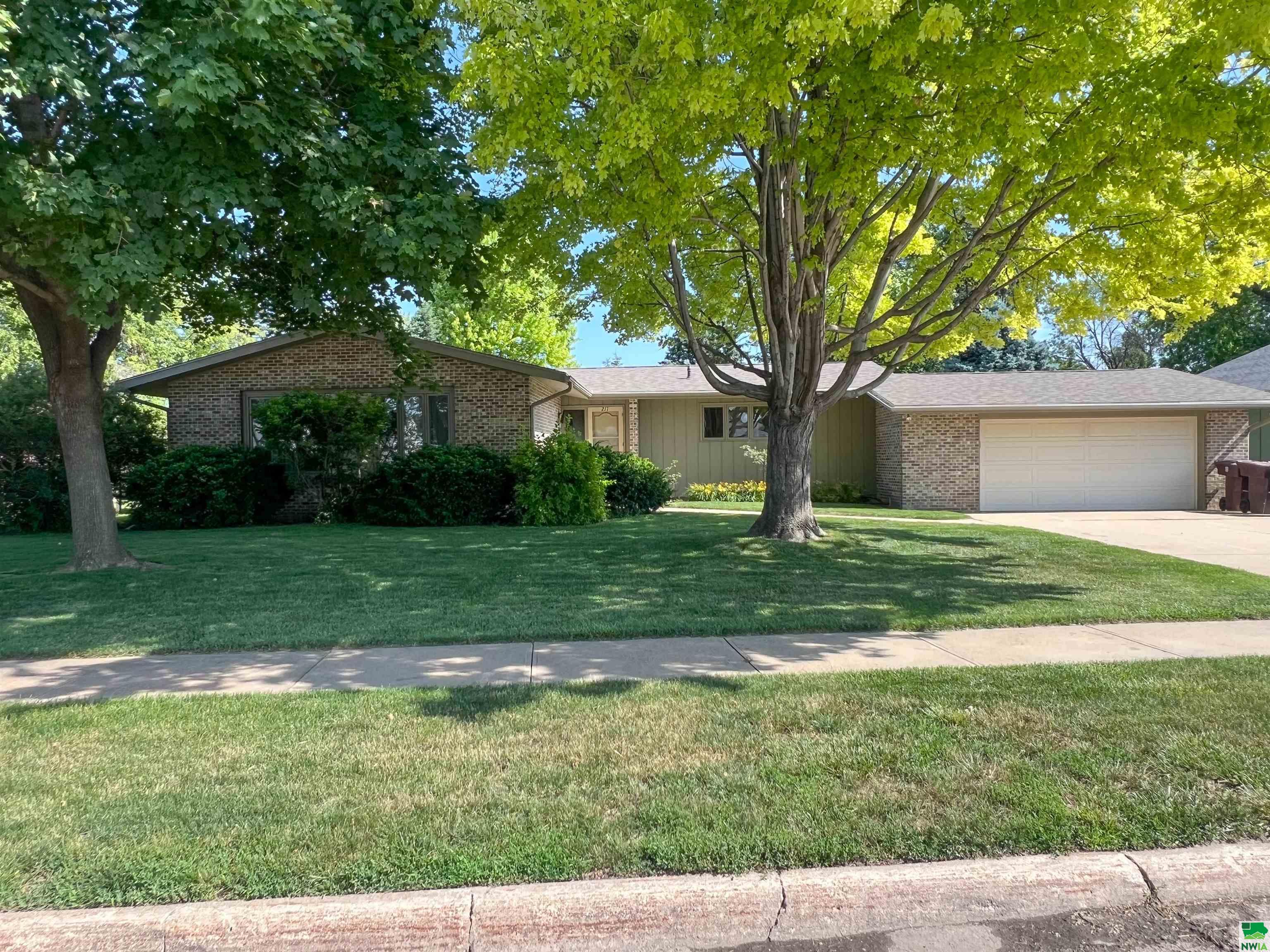 211 Wedgewood Drive, South Sioux City, NE 68776 