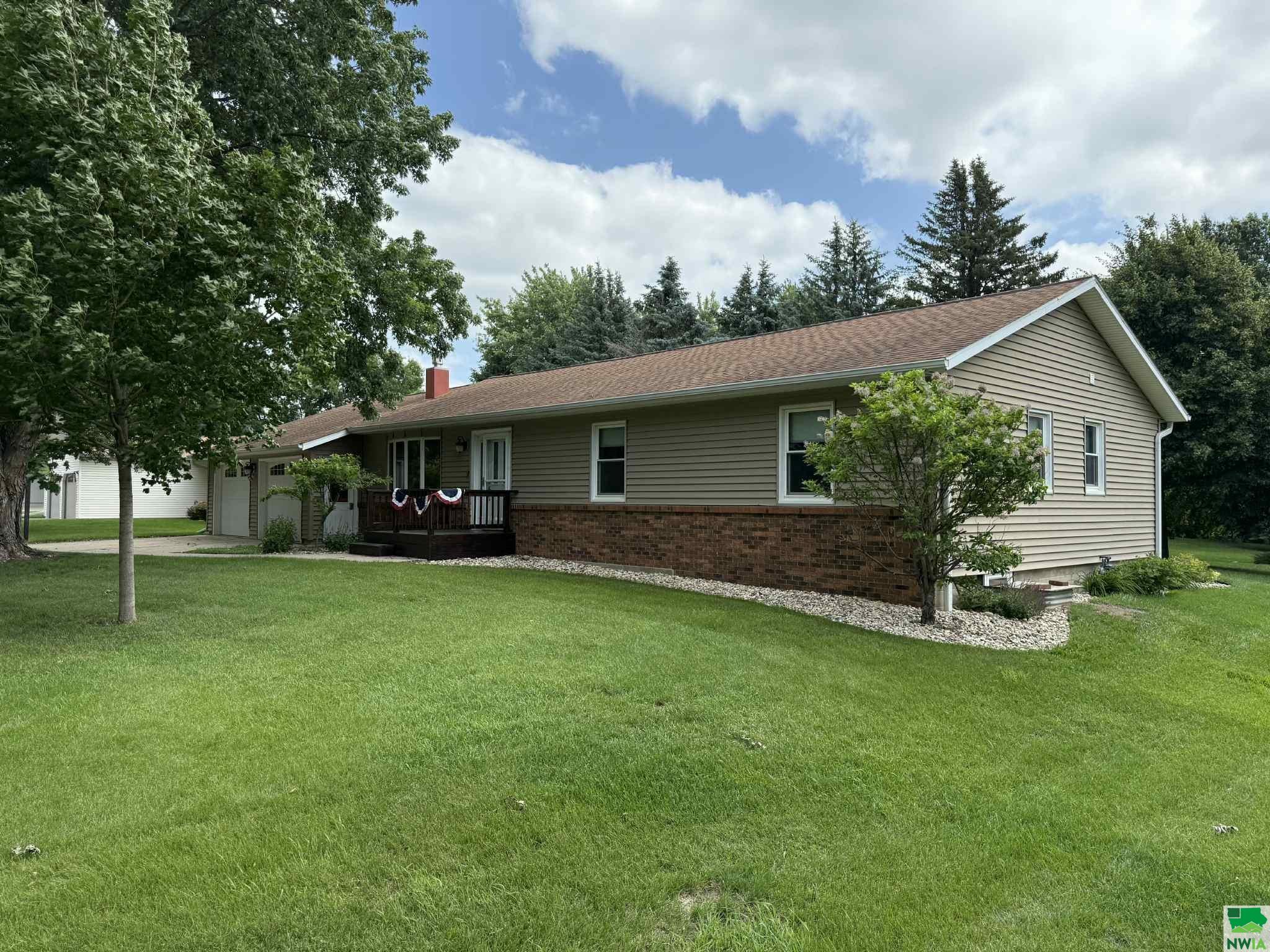 306 11th Ave NE, Sibley, IA 51249 