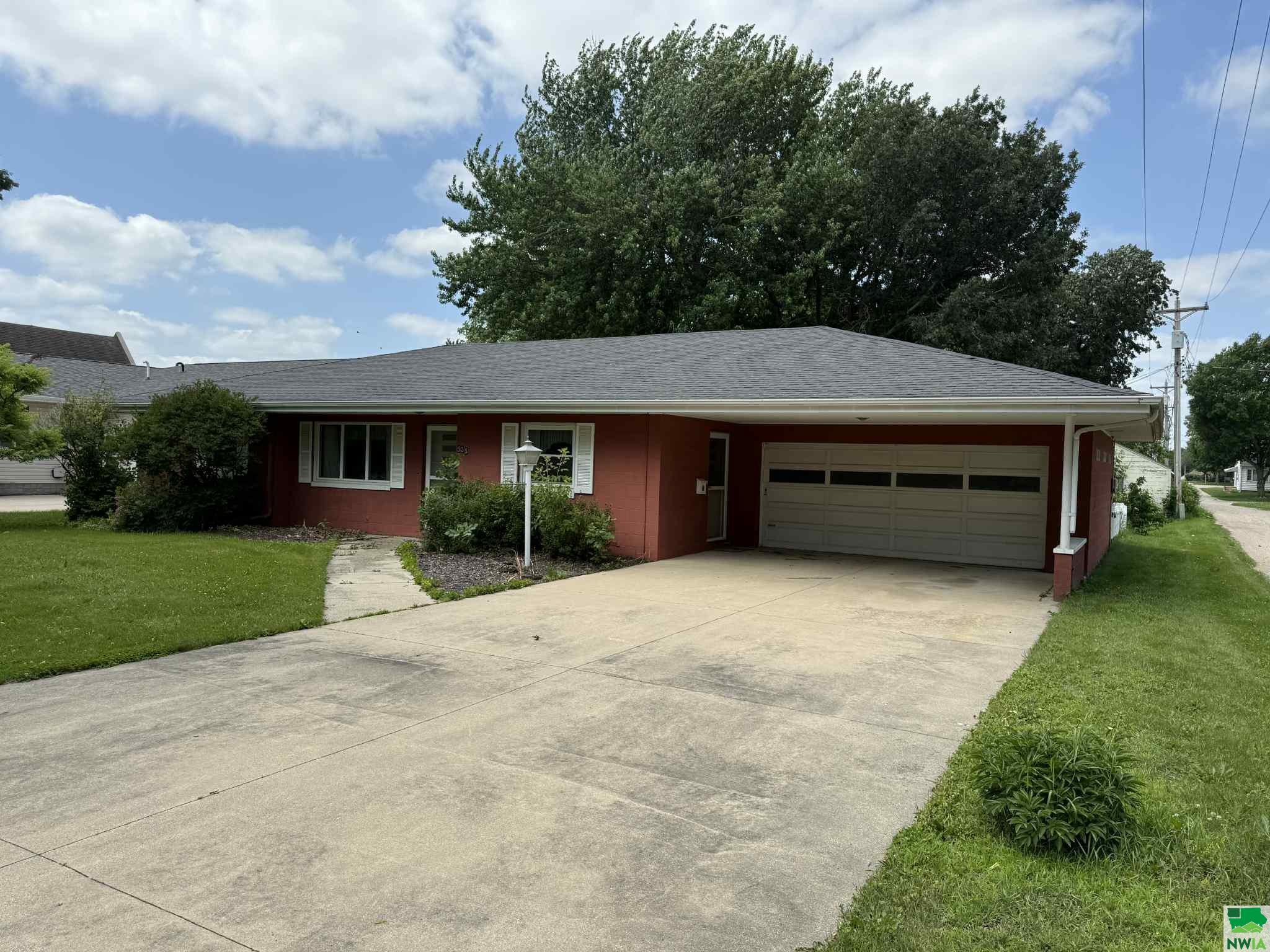 535 6th Ave, Sibley, IA 51249 