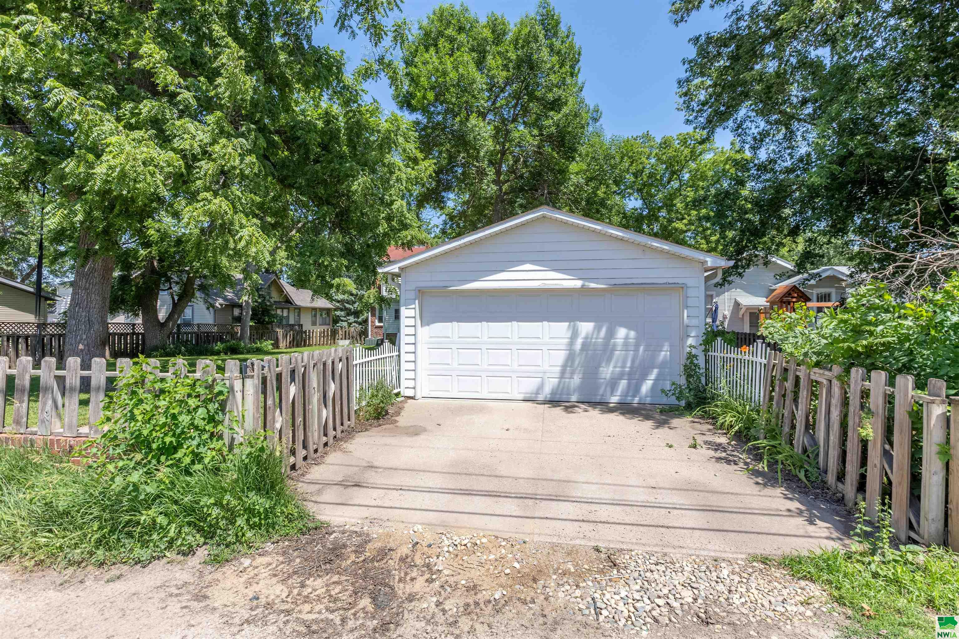 MLS #829196