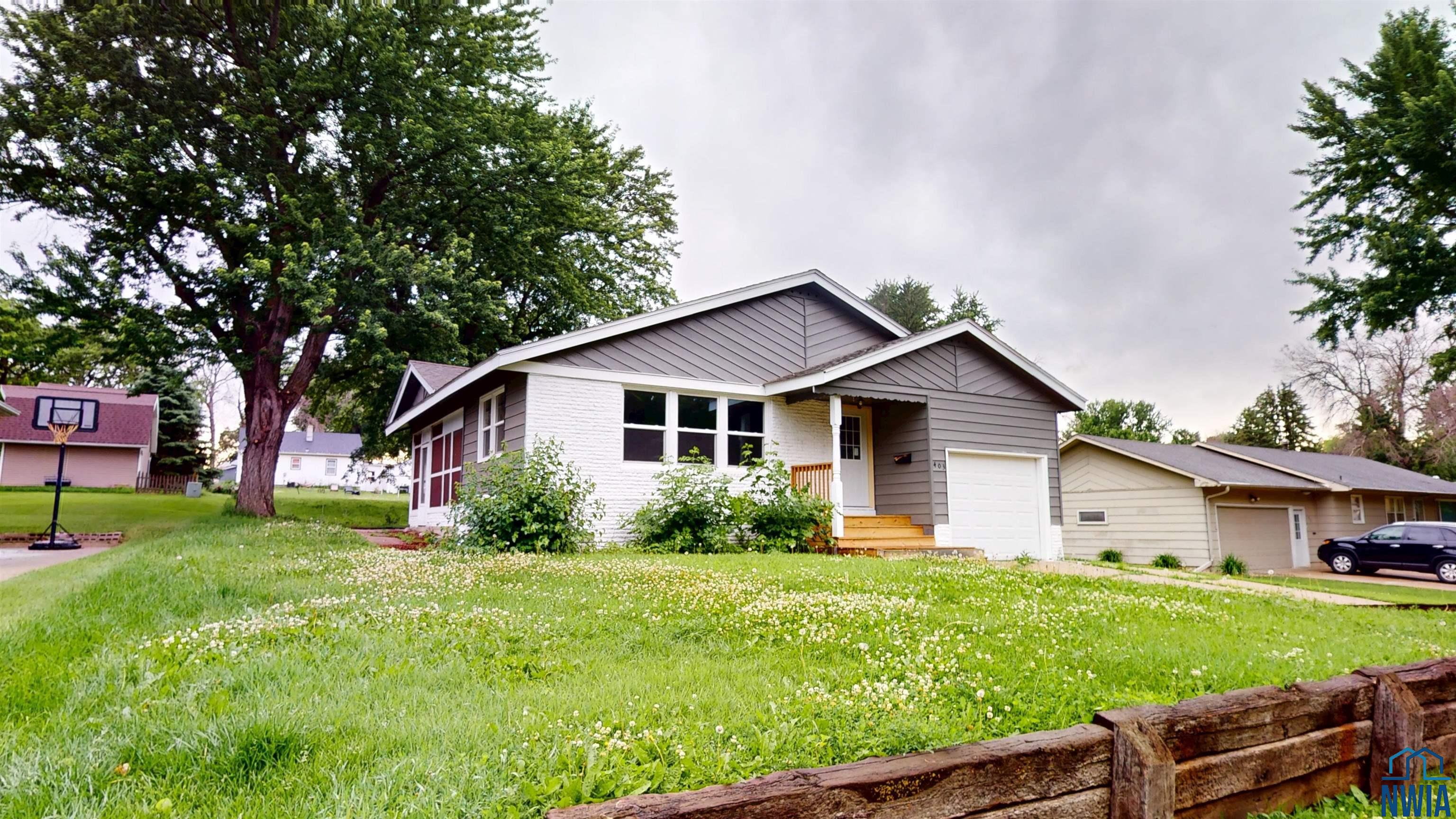 403 2ND AVE SE, Sioux Center, IA 51250 