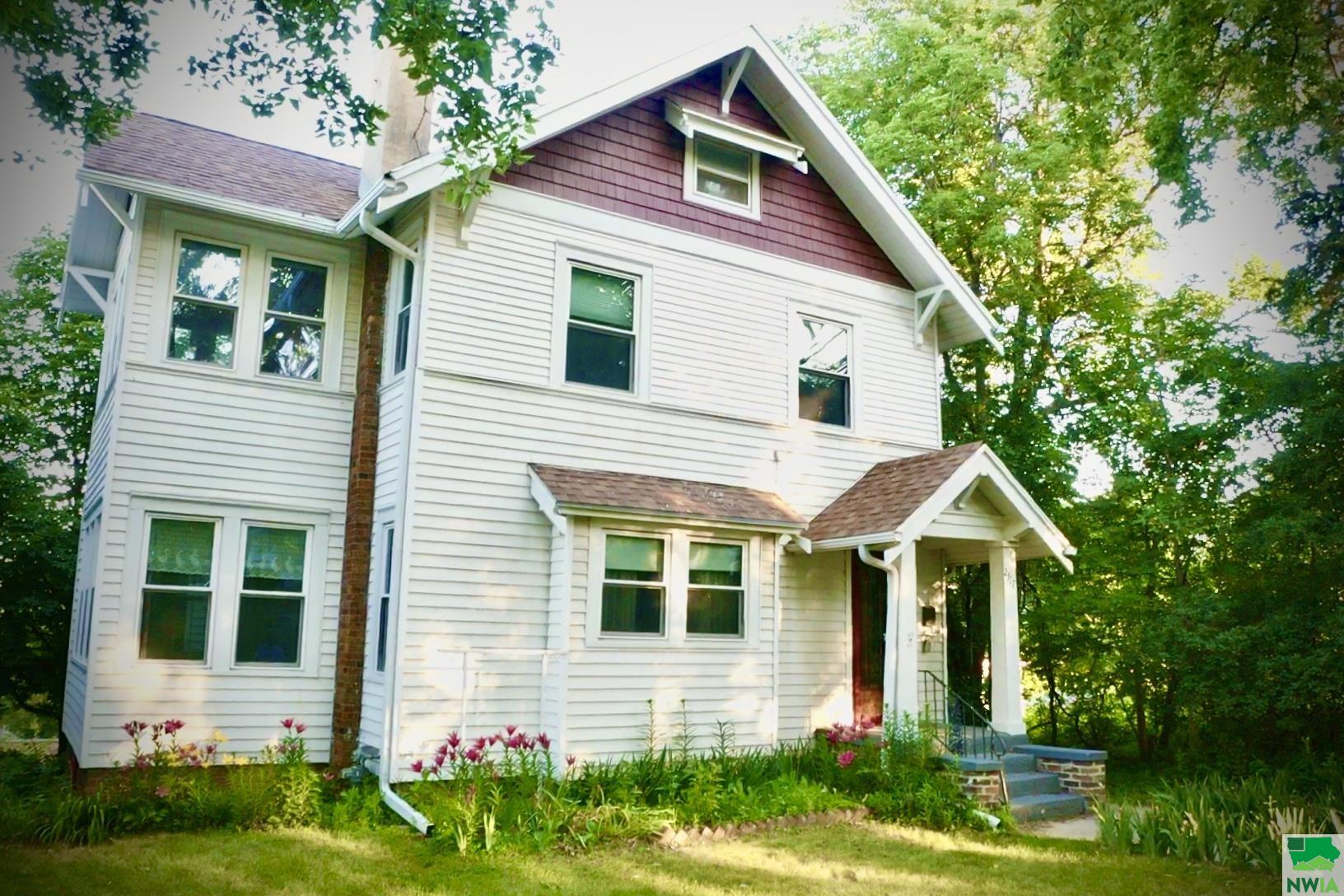 2317 SUMMIT ST, Sioux City, IA 51104 