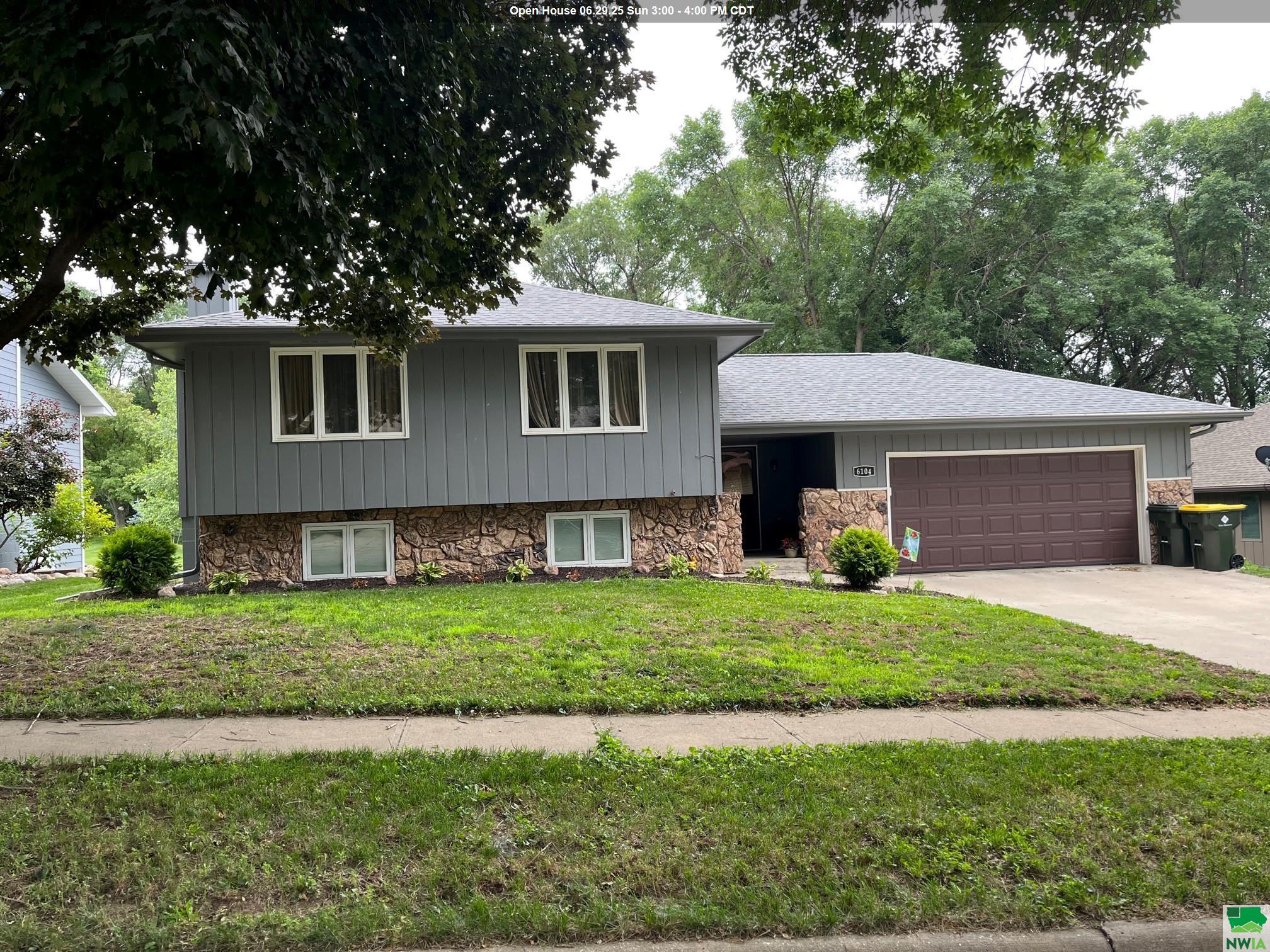 6104 Pine View Dr, Sioux City, IA 51106 
