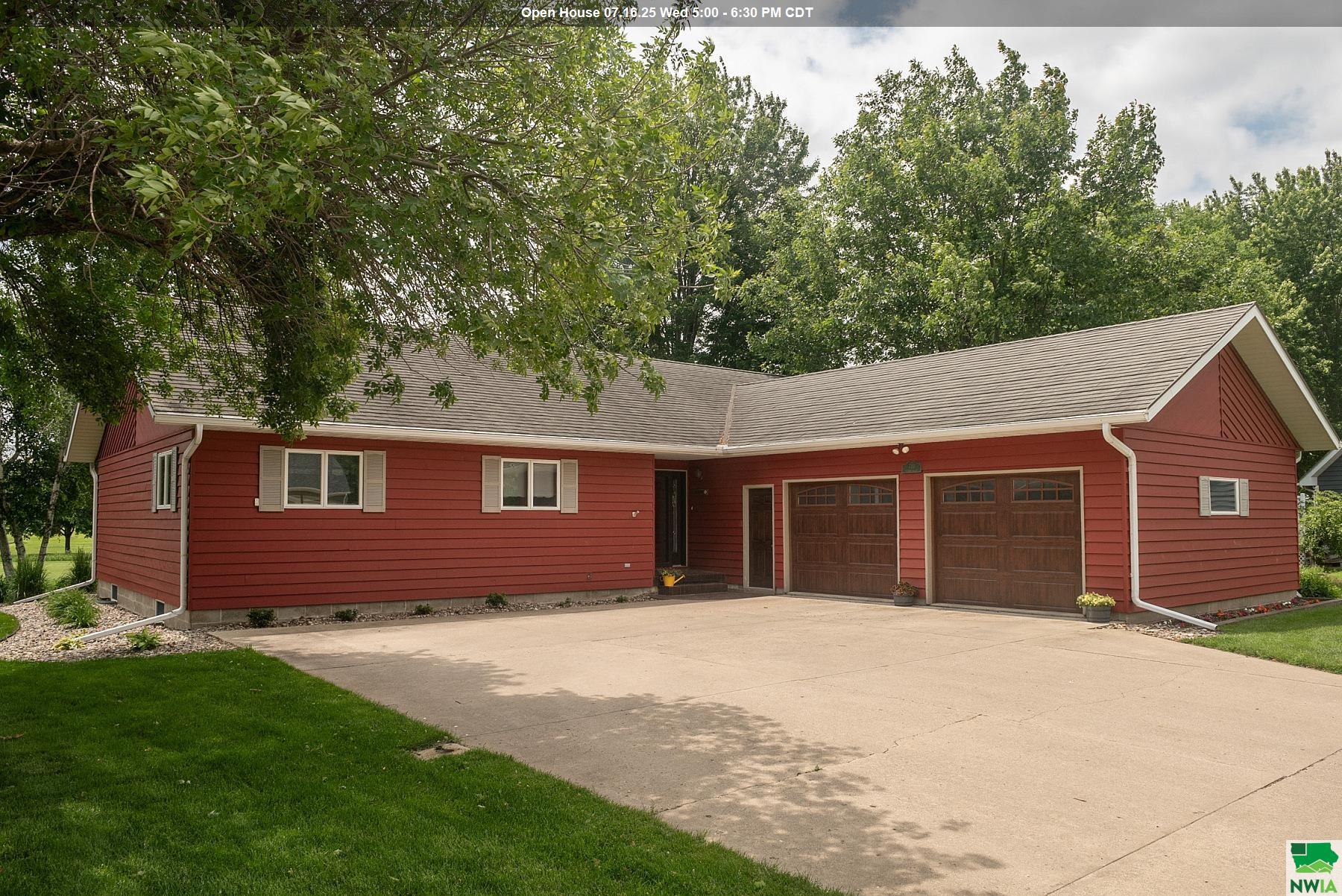 710 FAIRWAY CT, Alton, IA 51003 