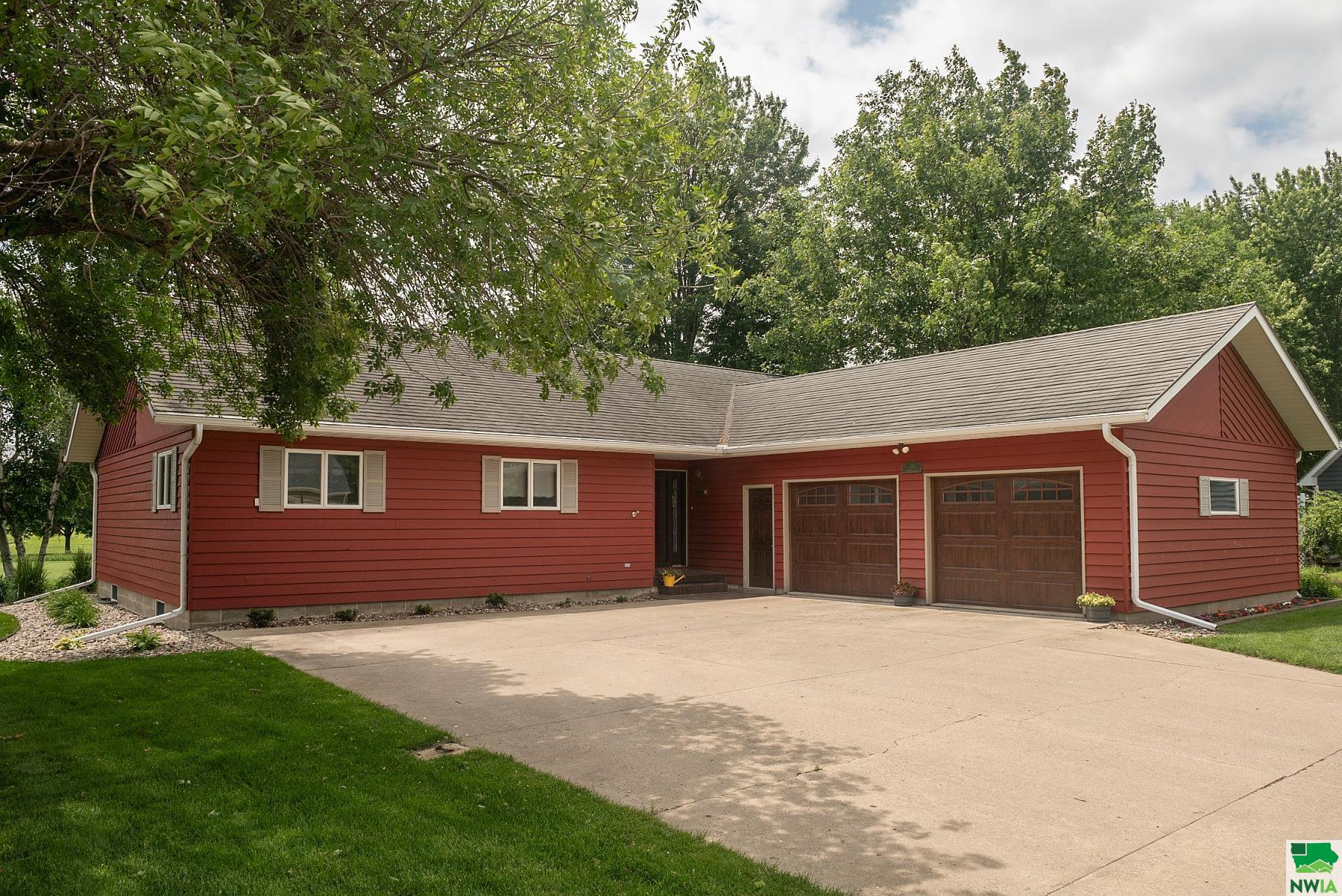 710 FAIRWAY CT, Alton, IA 51003 