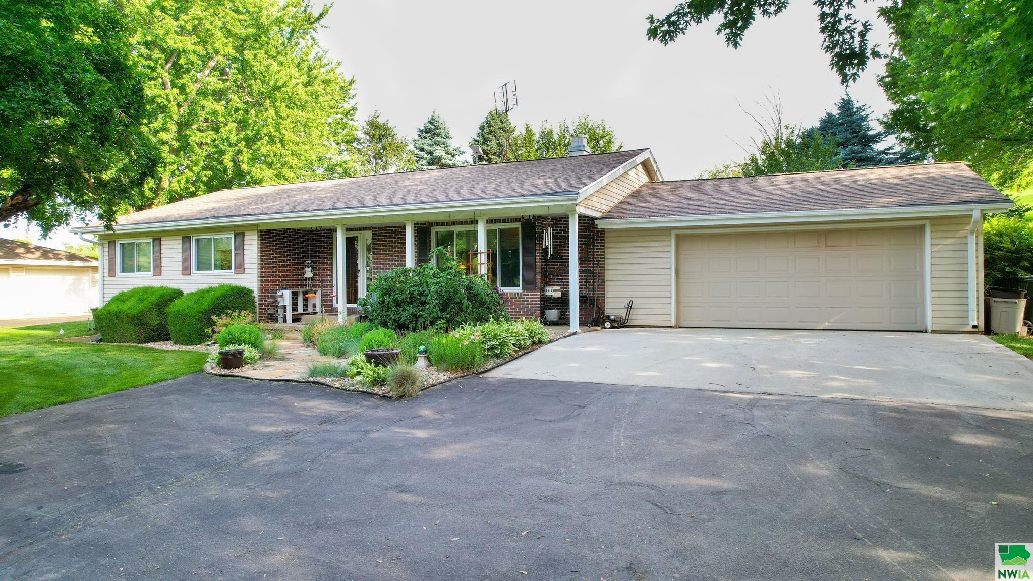 103 CARTER RD, Sergeant Bluff, IA 51054 