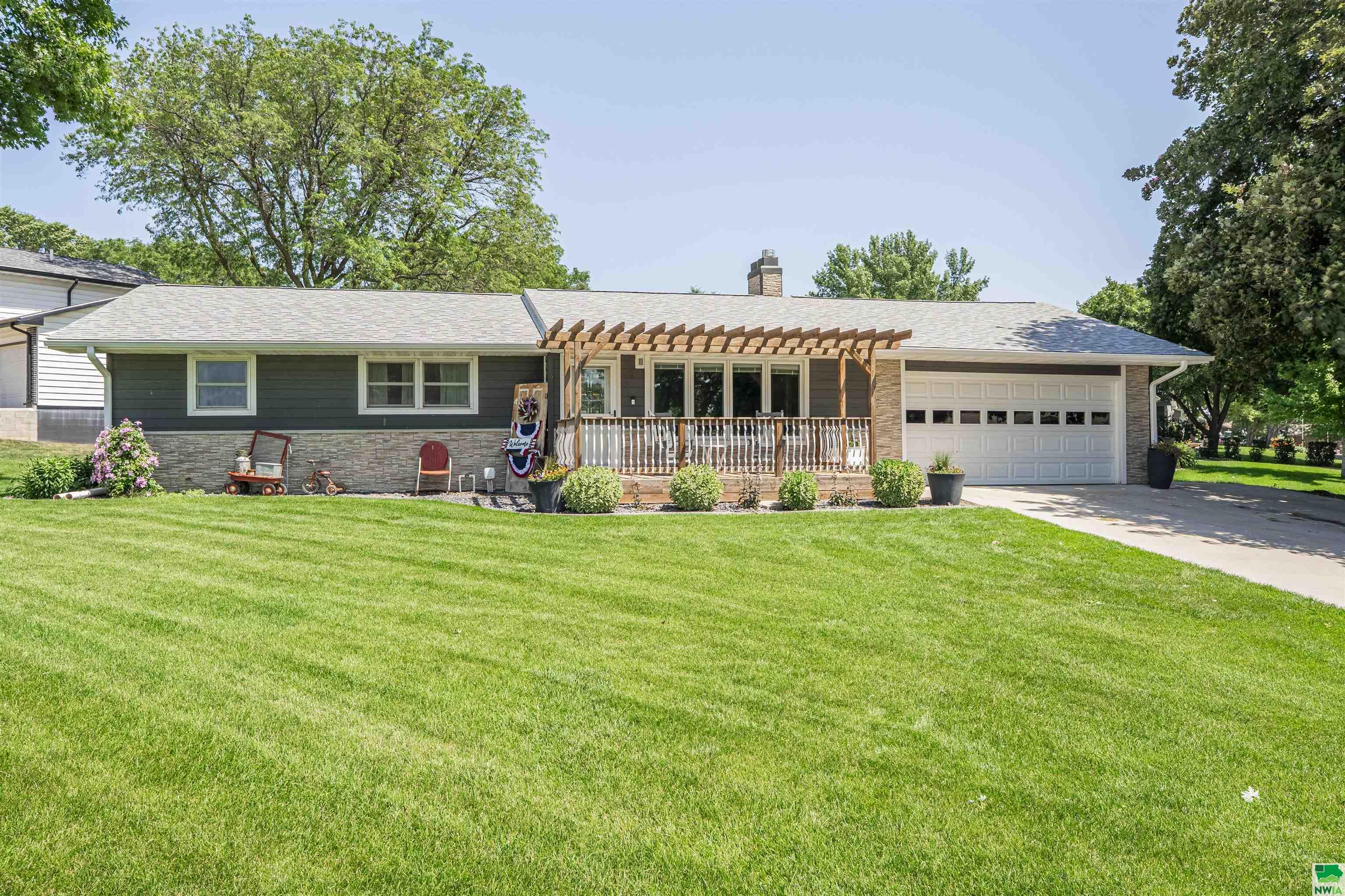 611 Gemini Rd., Hinton, IA 51024 