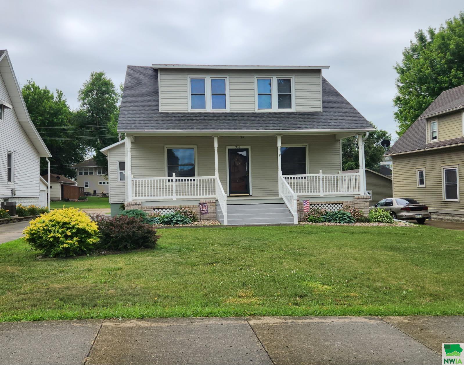916 9th Street, Sheldon, IA 51201- 