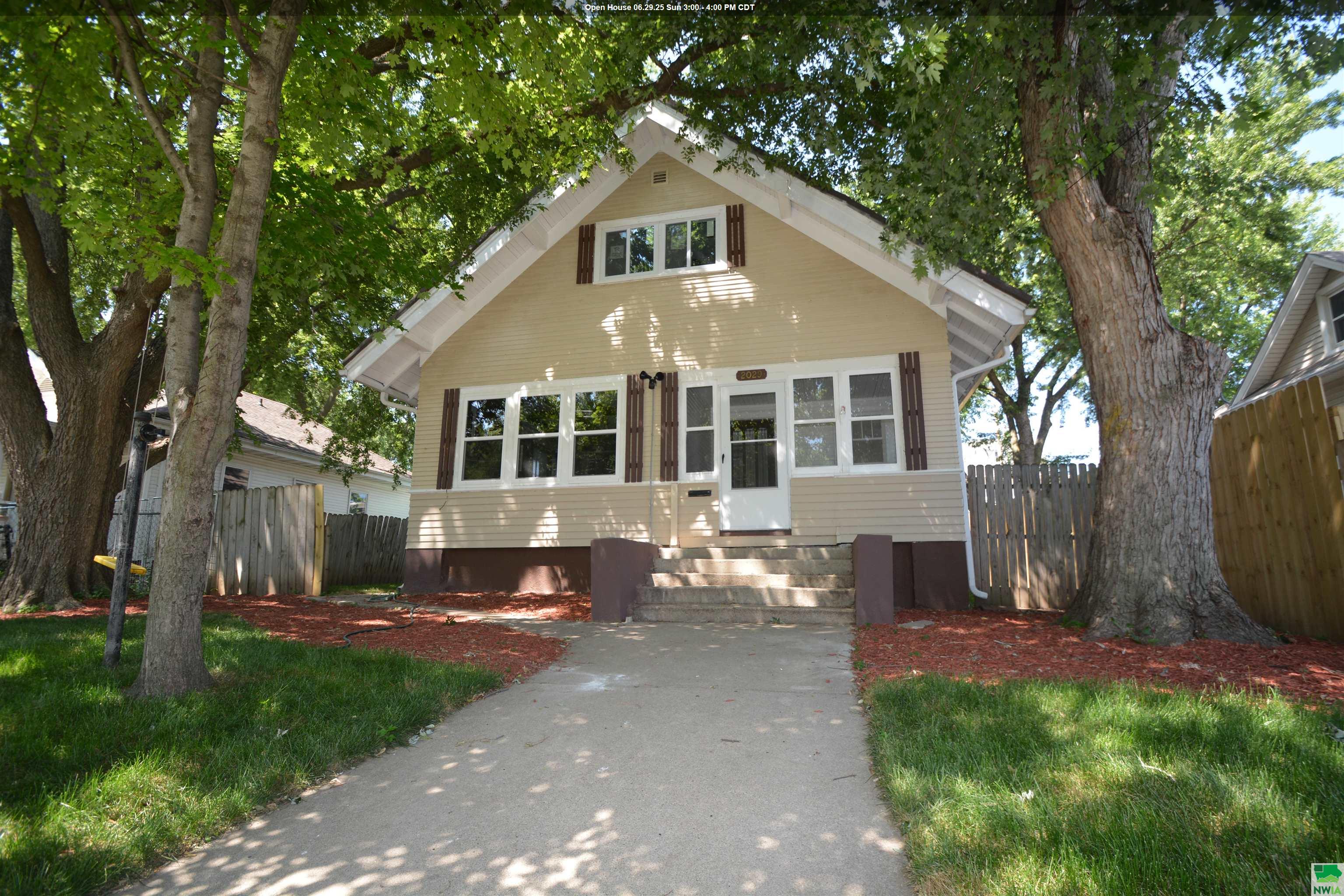 2029 Royce St S, Sioux City, IA 51106 
