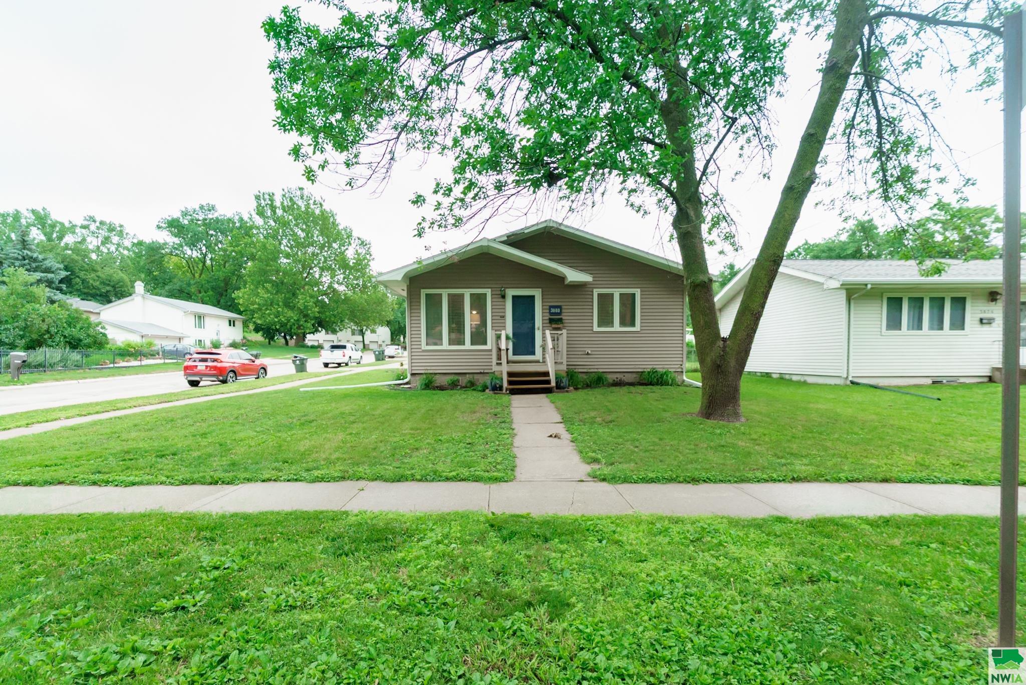 3080 CHAMBERS ST, Sioux City, IA 51104 
