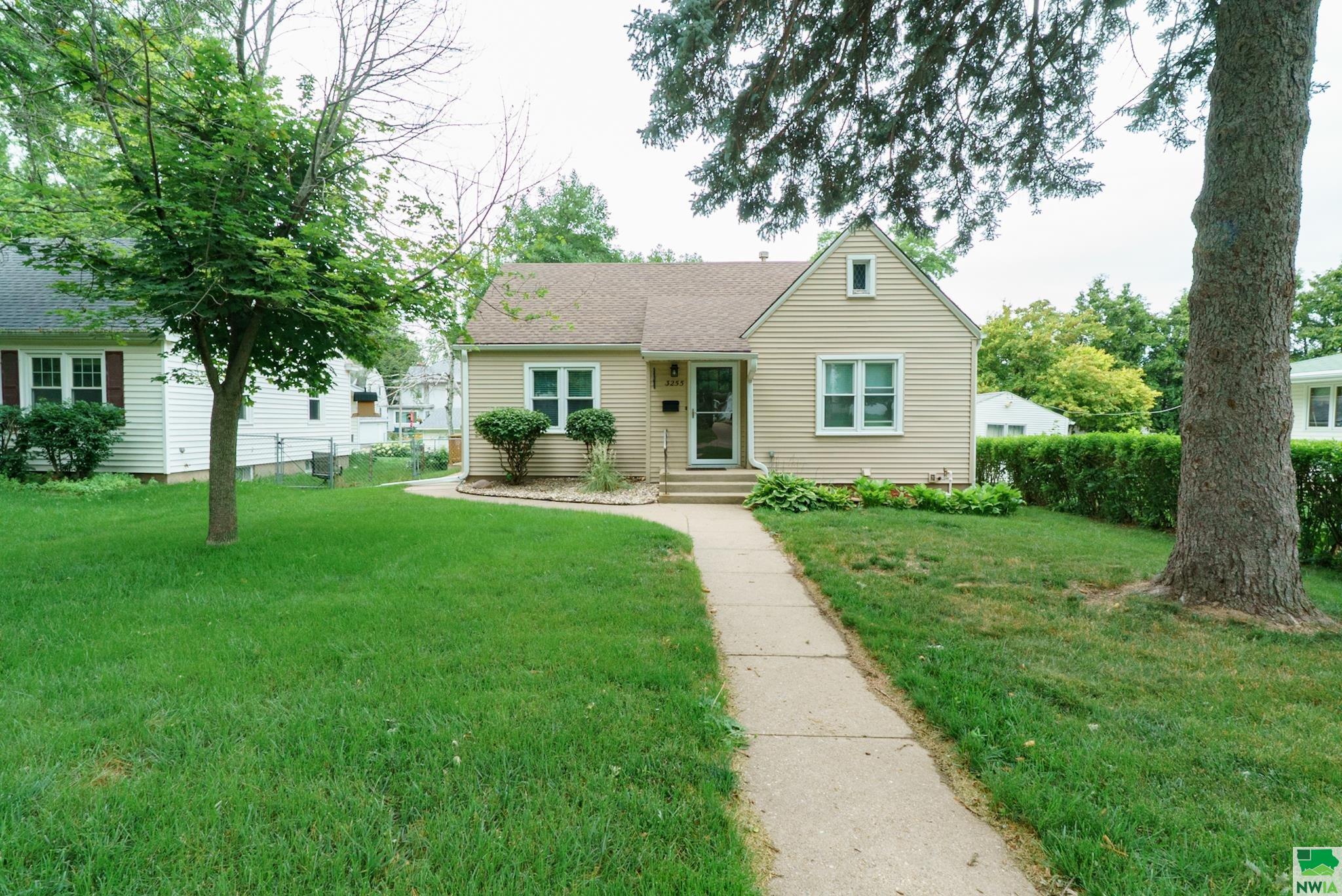 3255 JONES ST, Sioux City, IA 51104 
