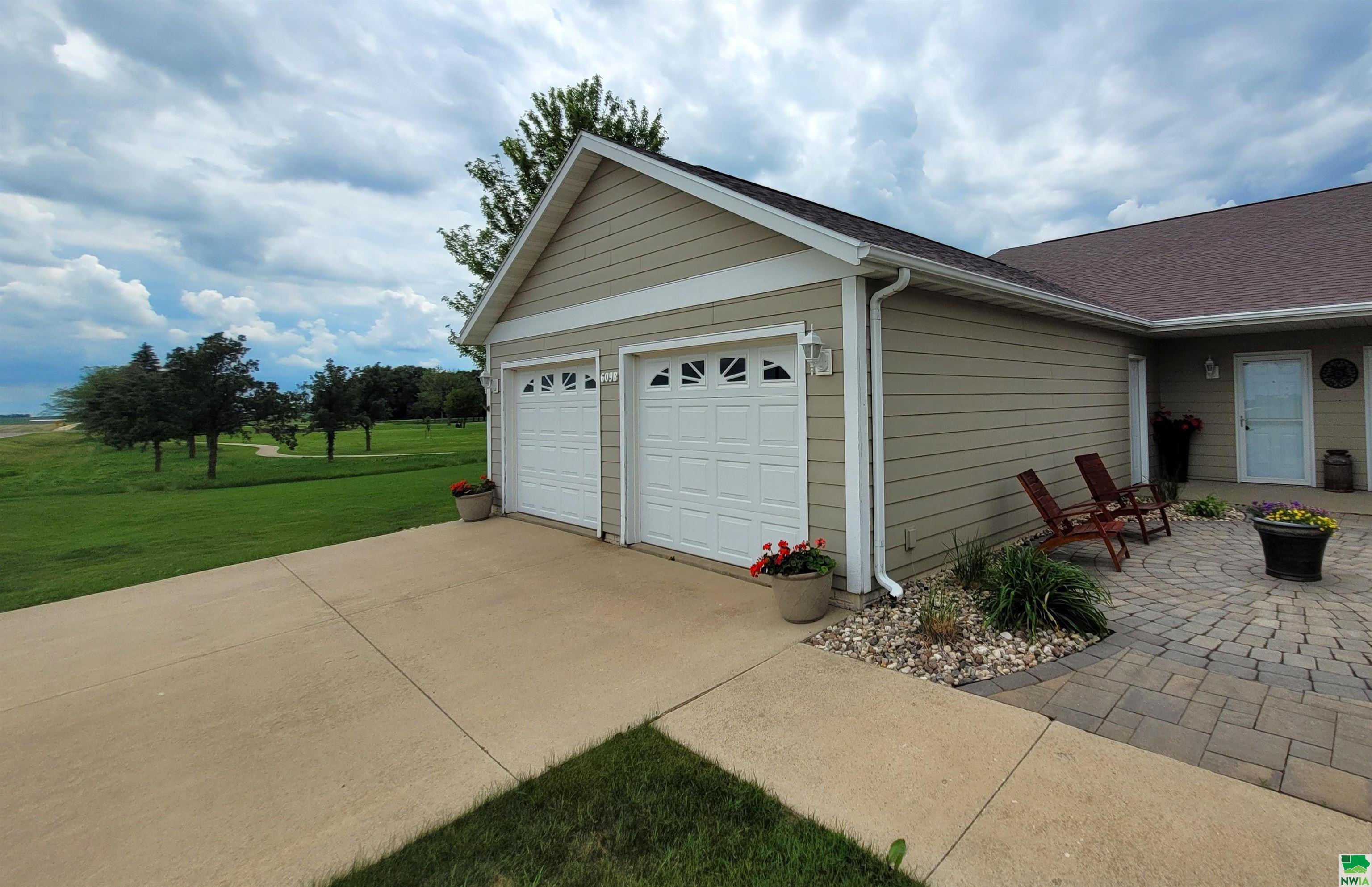 619 B Western St S, Sanborn, IA 51248 