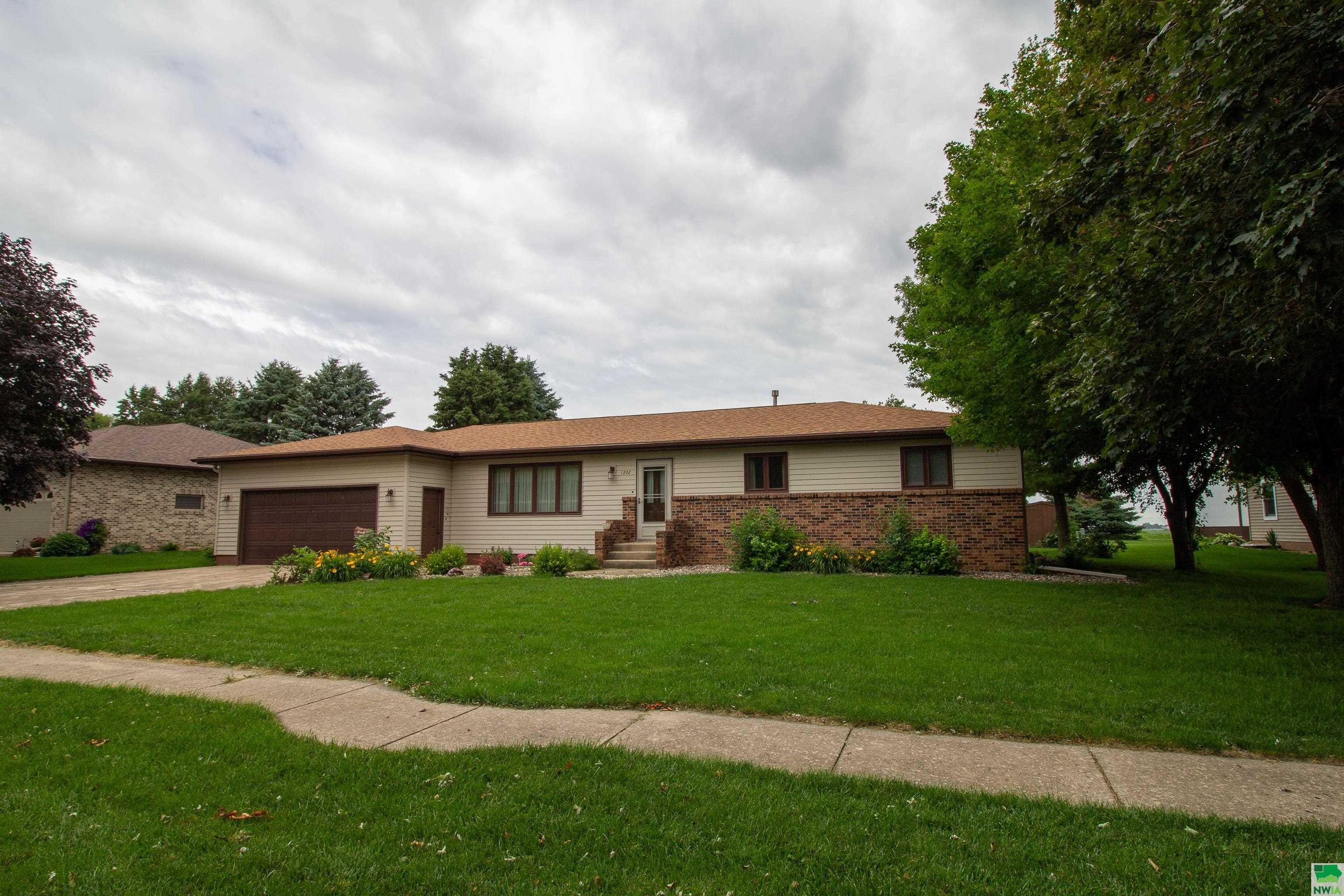 1202 4TH AVE NW, Pocahontas, IA 50574 
