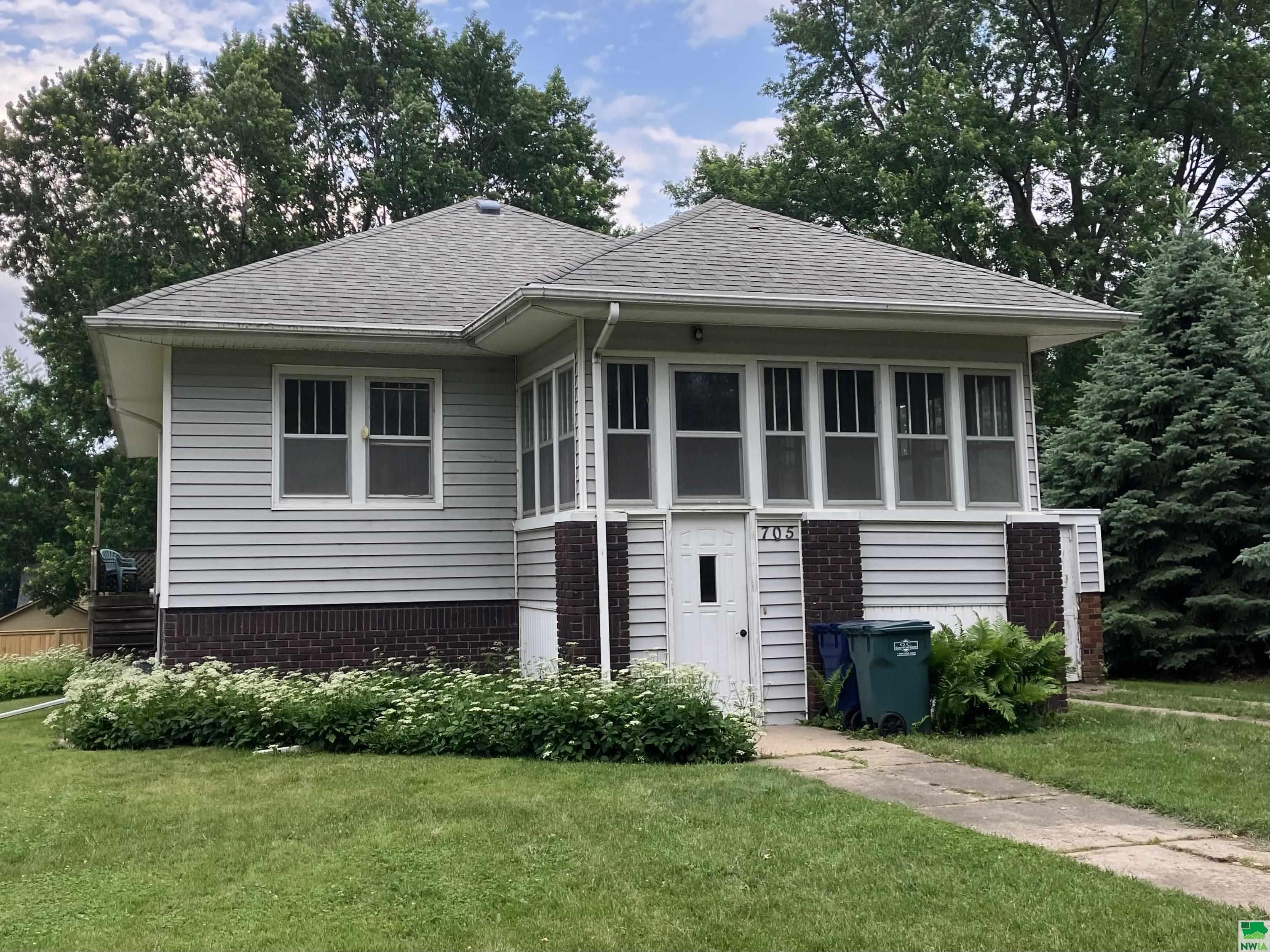 705 5th Ave., Alton, IA 51003 