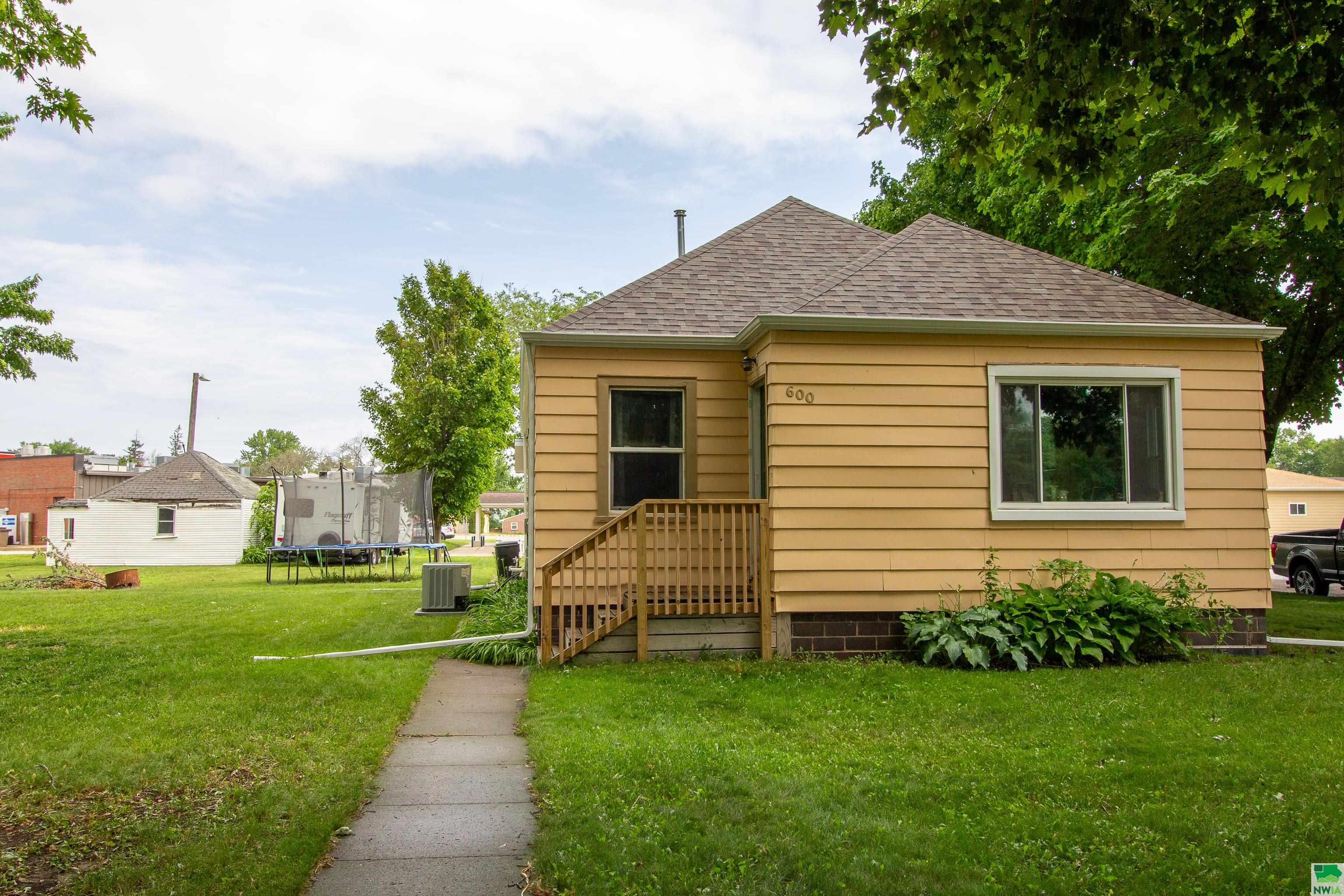 600 1ST AVE SW, Pocahontas, IA 50574 