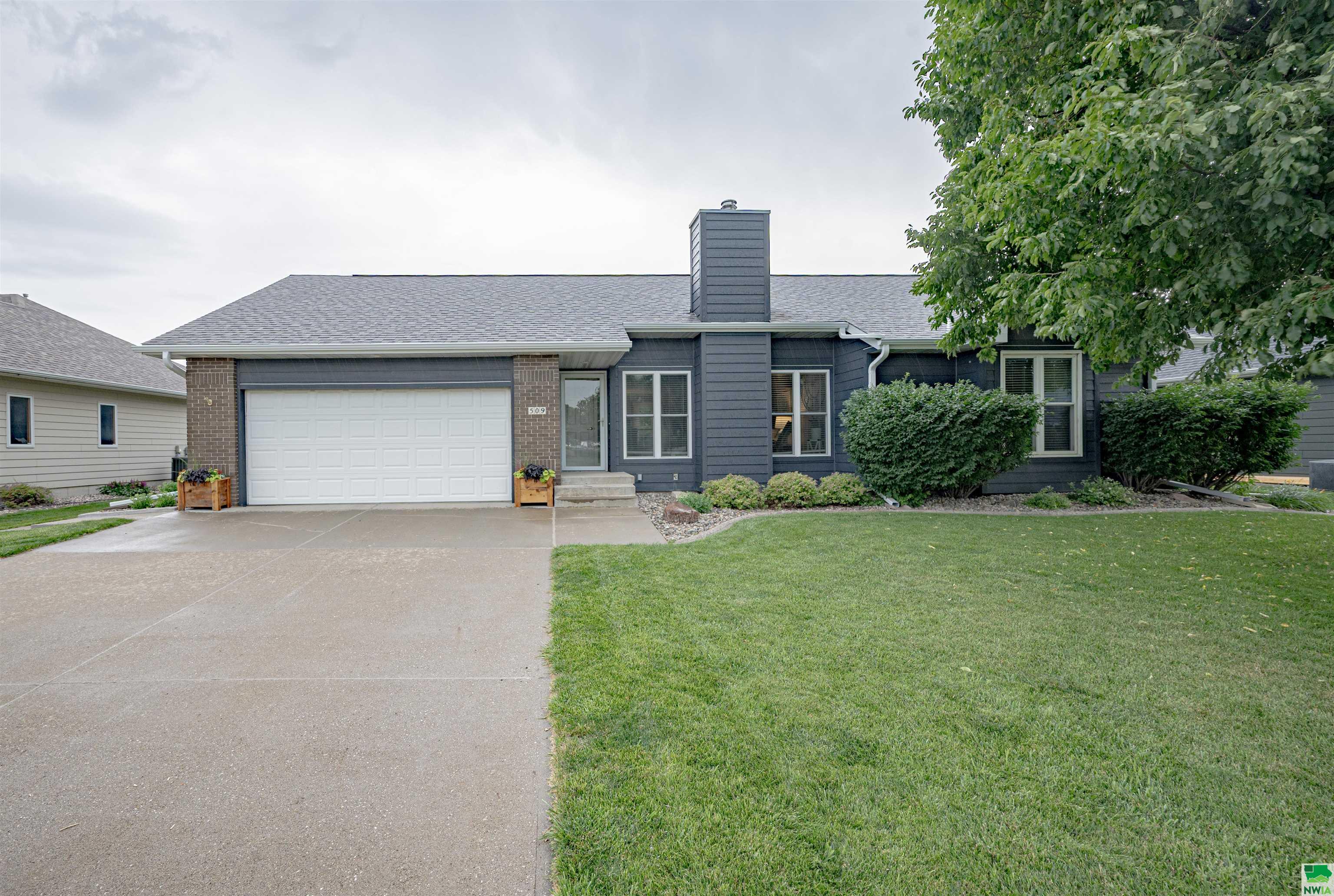 509 EMBASSY DR, Sergeant Bluff, IA 51054 