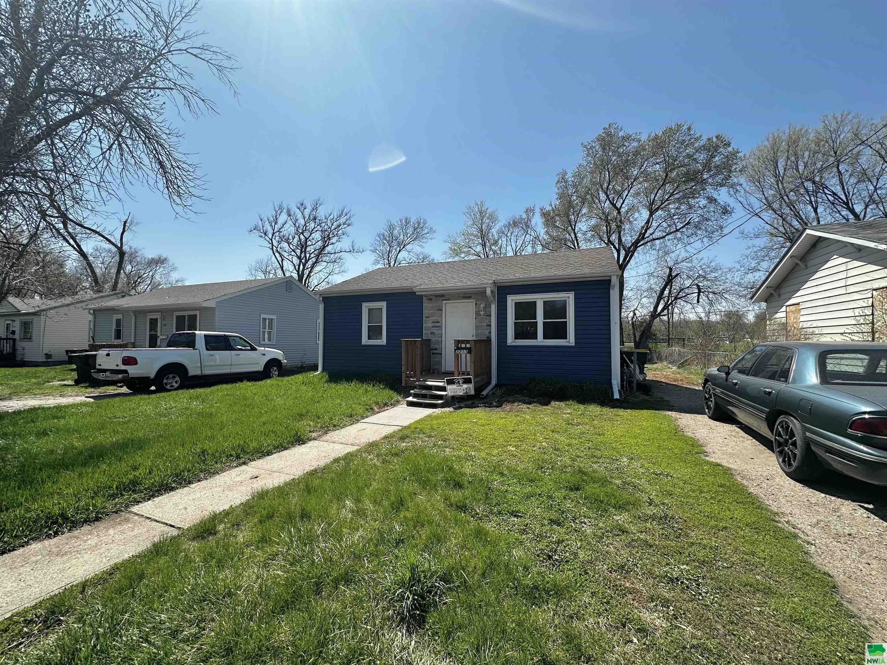 2213 GENEVA ST, Sioux City, IA 51103 