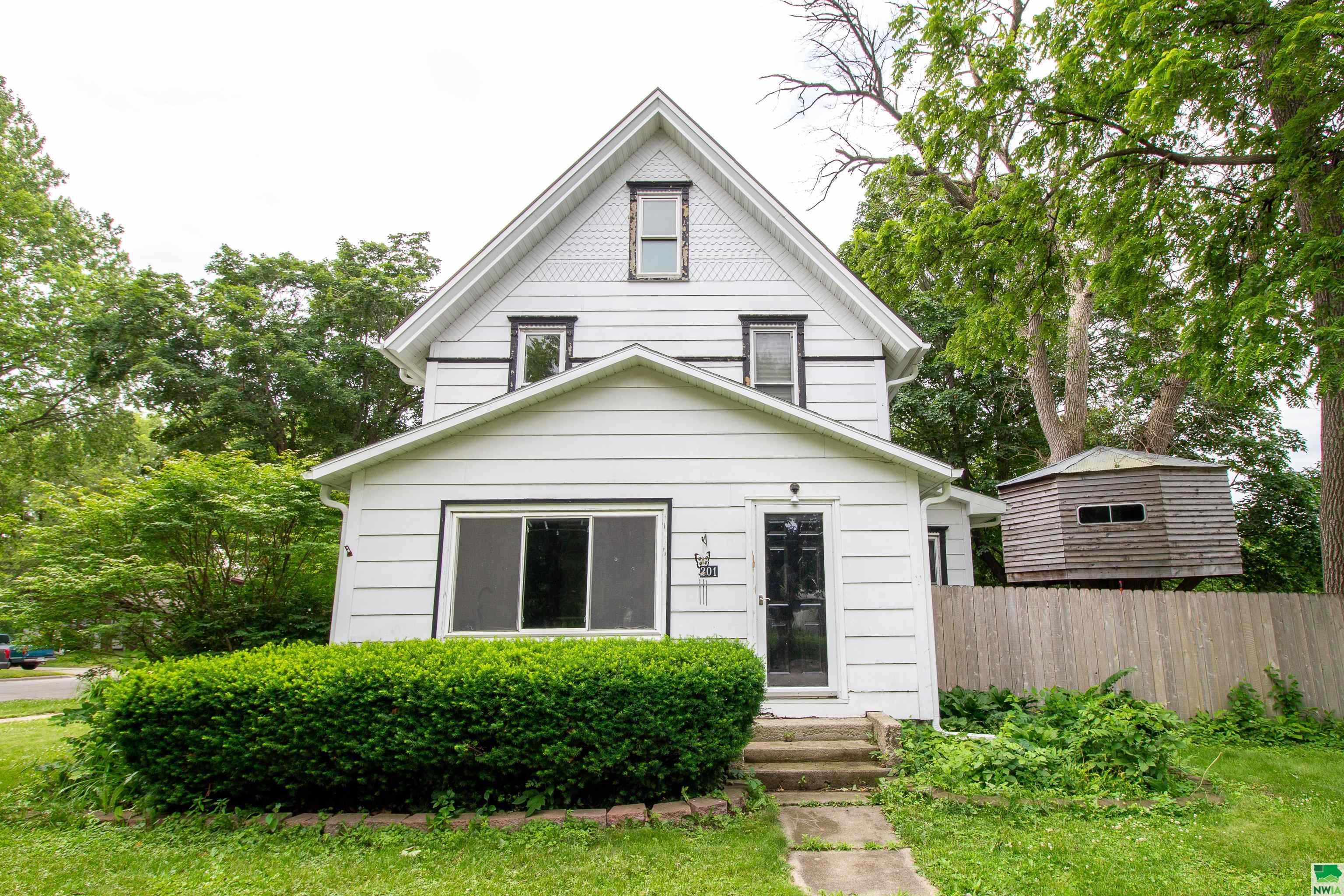 201 3RD AVE NW, Pocahontas, IA 50574 