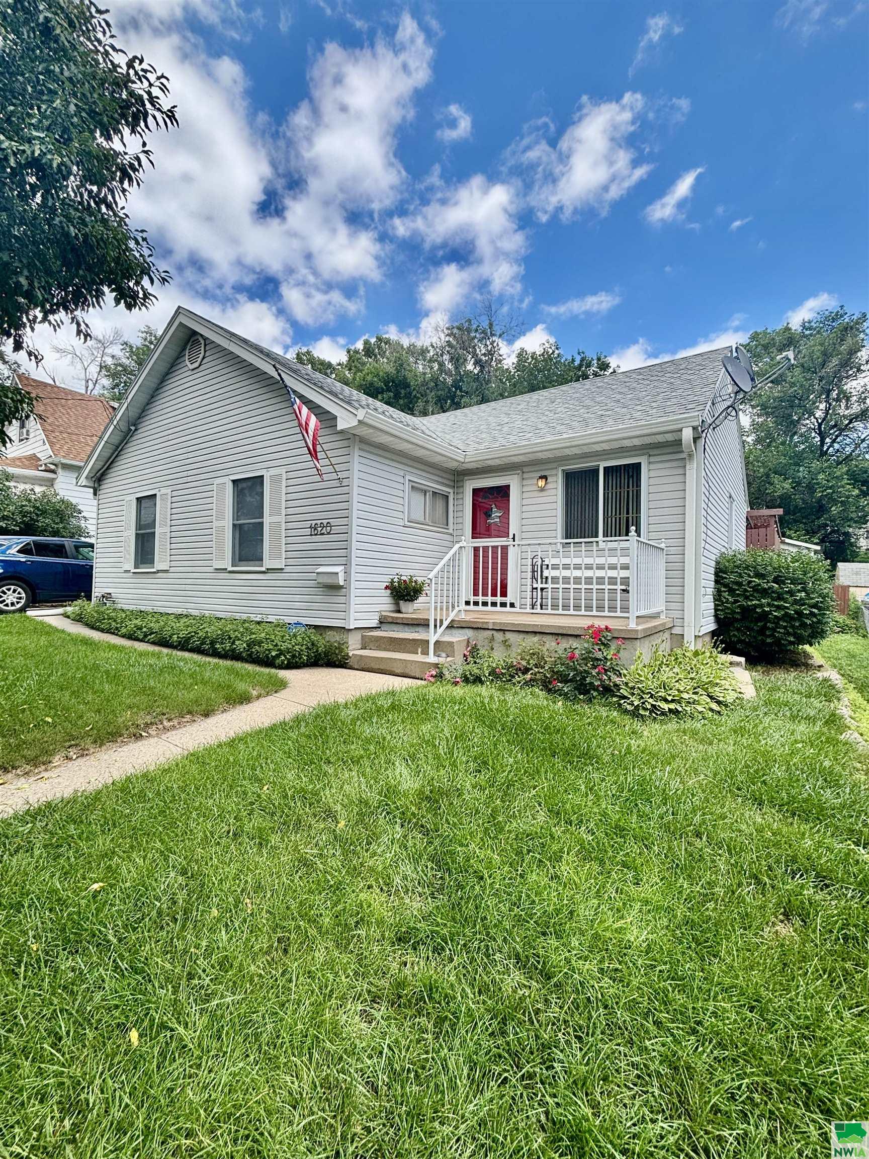 1620 S Fairmount St, Sioux City, IA 51106 