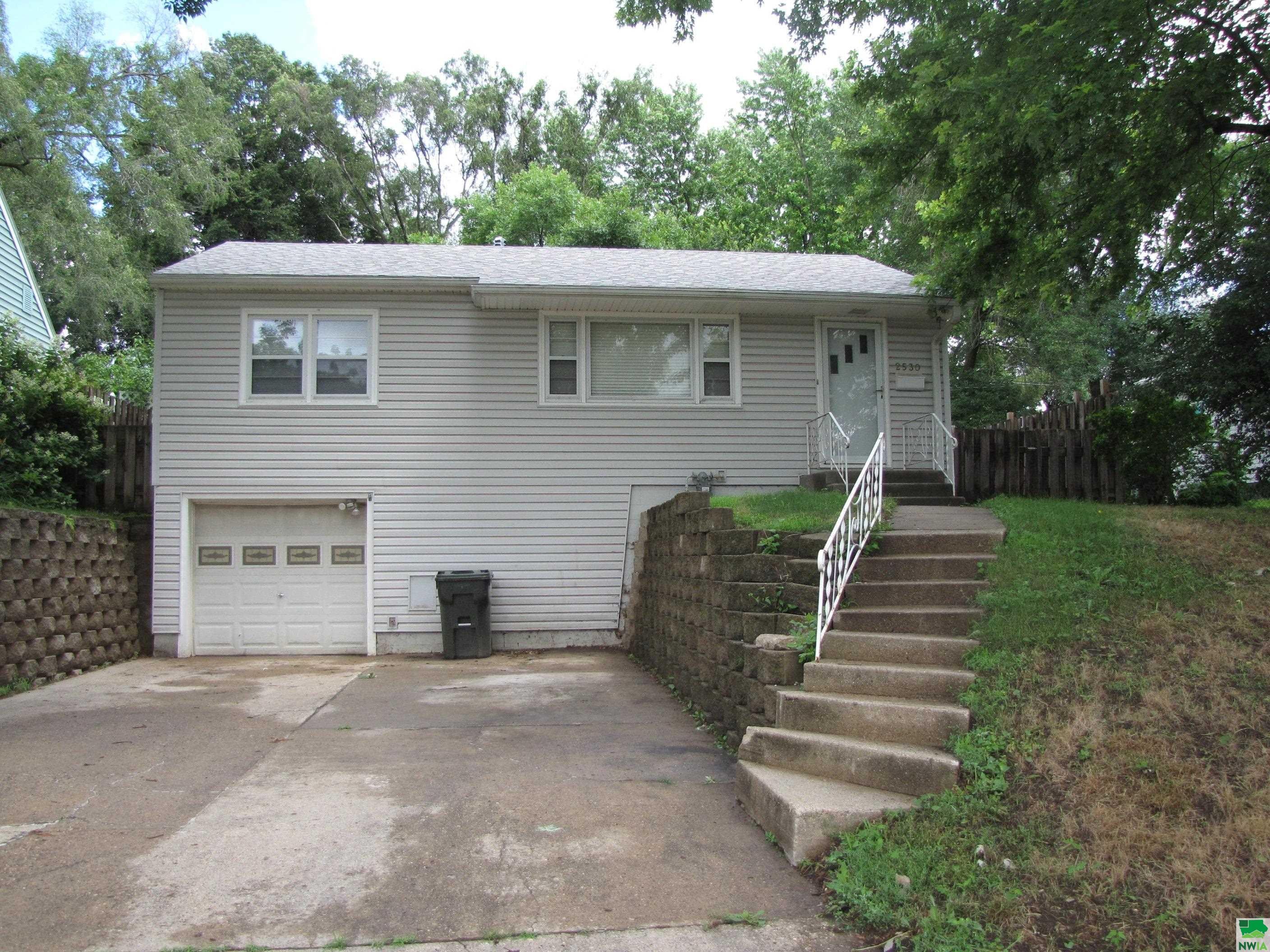 2530 Cecelia S, Sioux City, IA 51106 