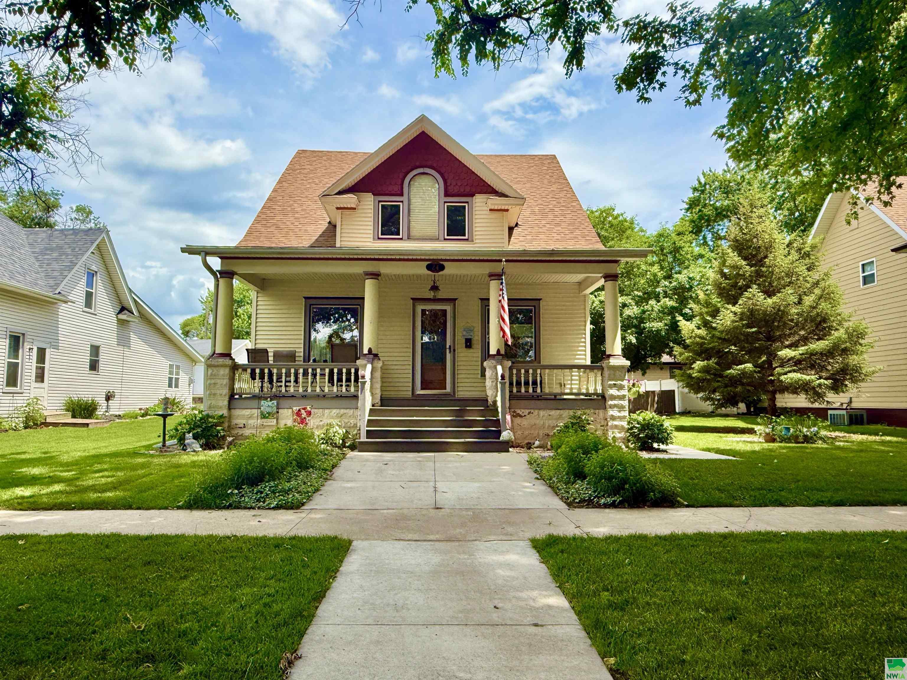 24 6th Ave SE, LeMars, IA 51031 